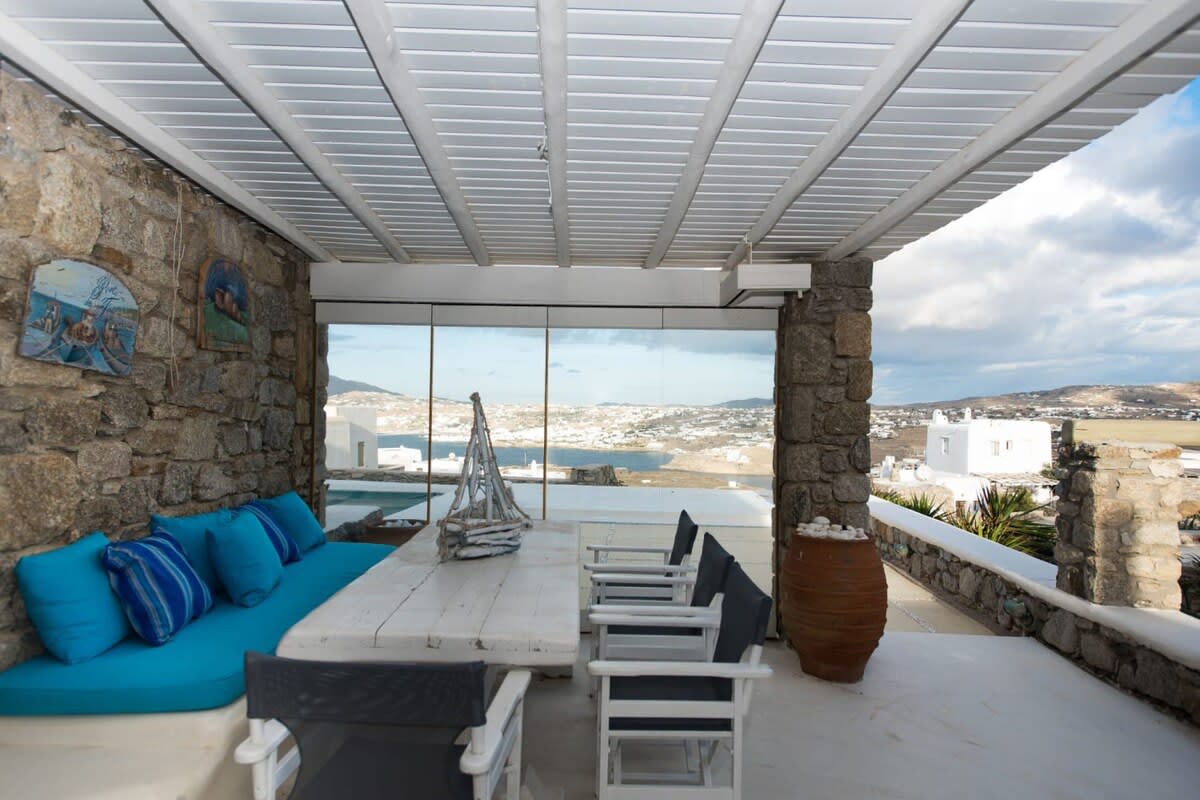 Gorgeous villa w ocean views and shared pools! in Mykonos — photo 4