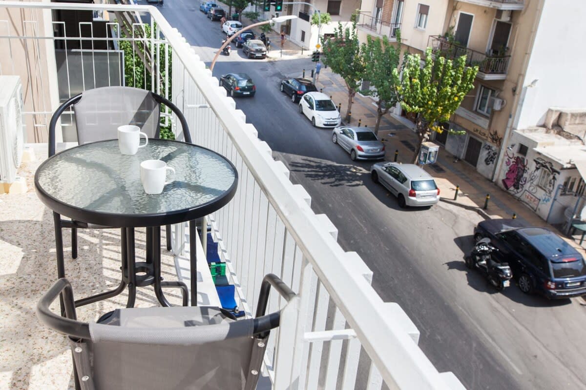 2 Bd Modern Apt with Balcony in Pagrati in Athens — photo 2