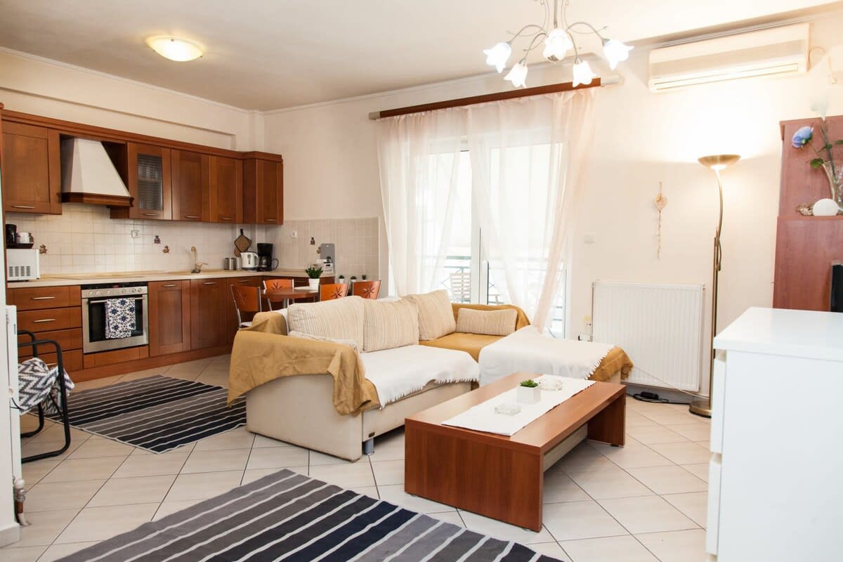 Cozy modern apt in Peristeri — holiday rental in Athens