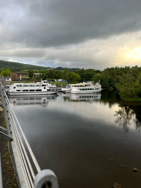 Modern 3 Bed Flat Balloch in 170 Main Street G83 8PN - Property image 33 - VivreStays