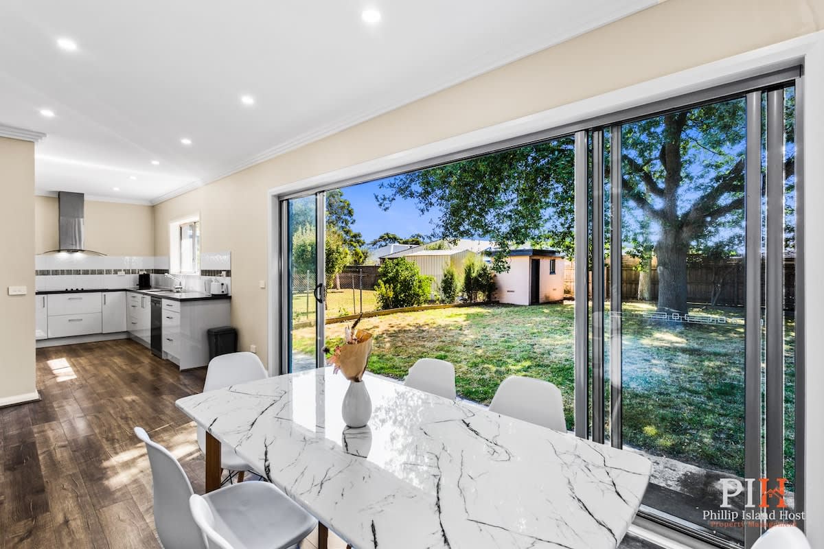 Cozy Family Retreat w/ Soaking Tub & Free Parking in Cowes, VIC