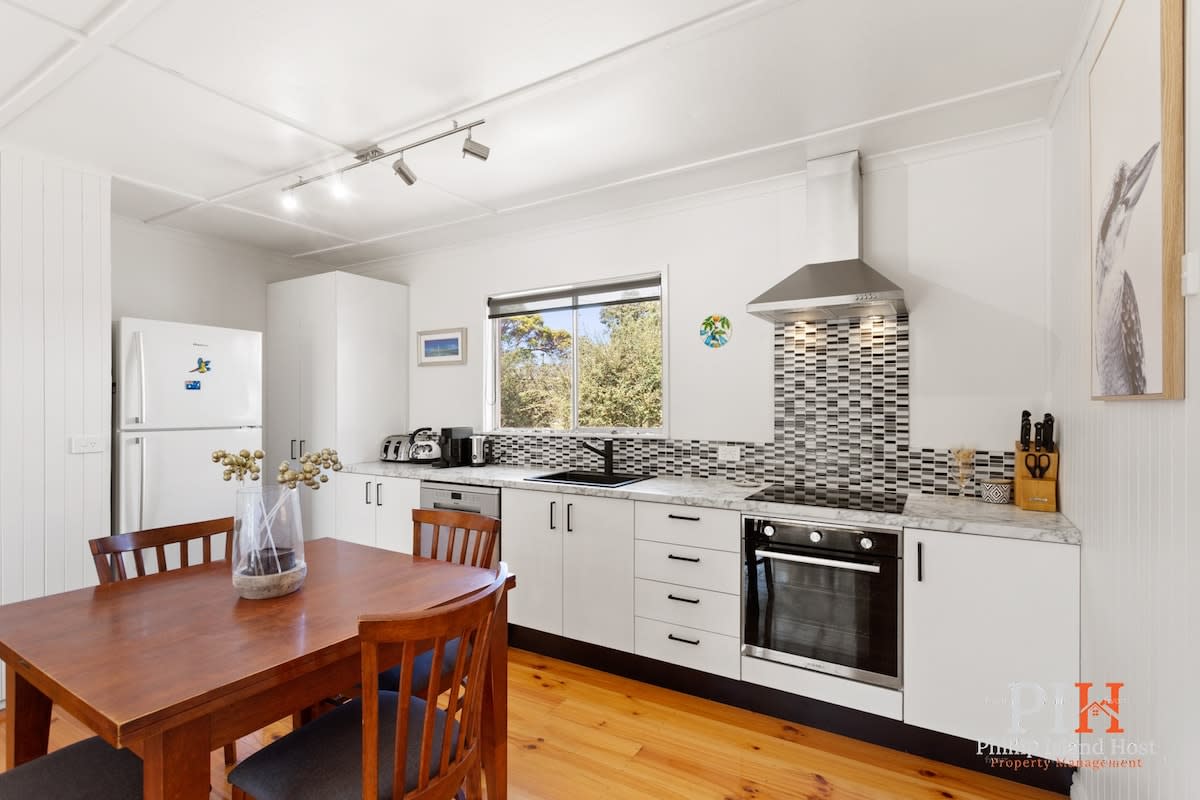 Charming Pet-Friendly Retreat with Fire Pit