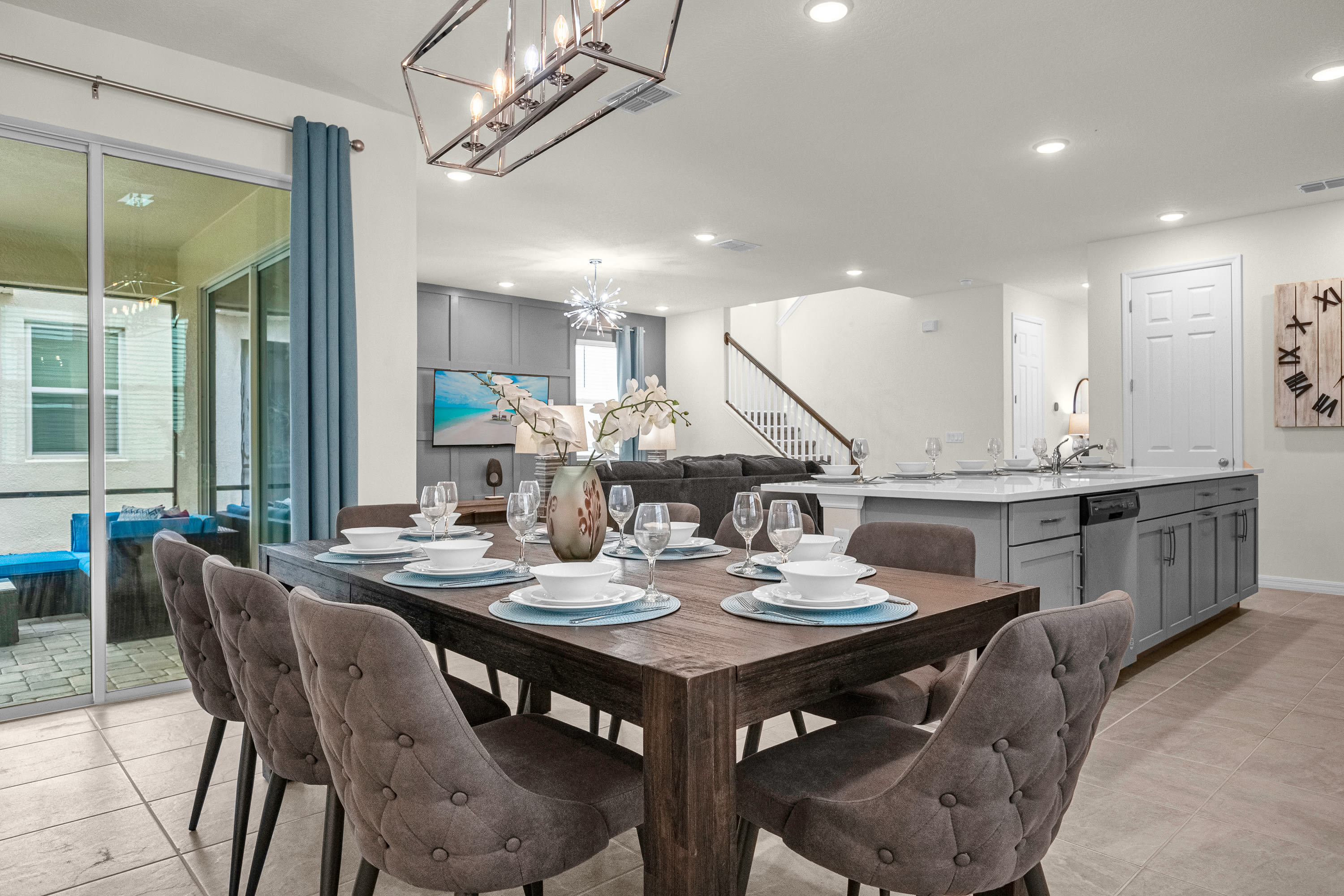 Large Capacity Dining Table