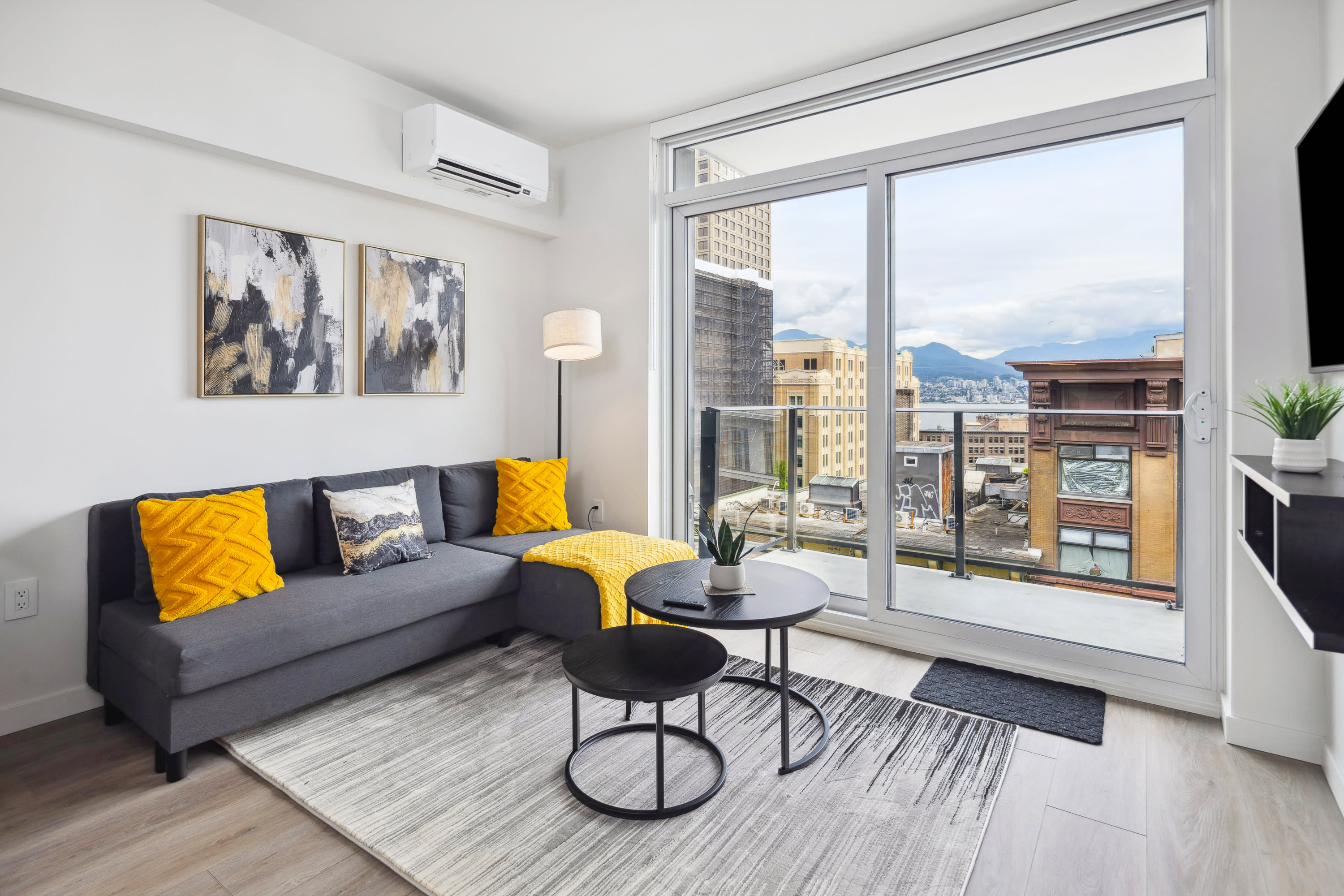 NEW BUILD! Downtown Apartment in Vancouver - Photo 1