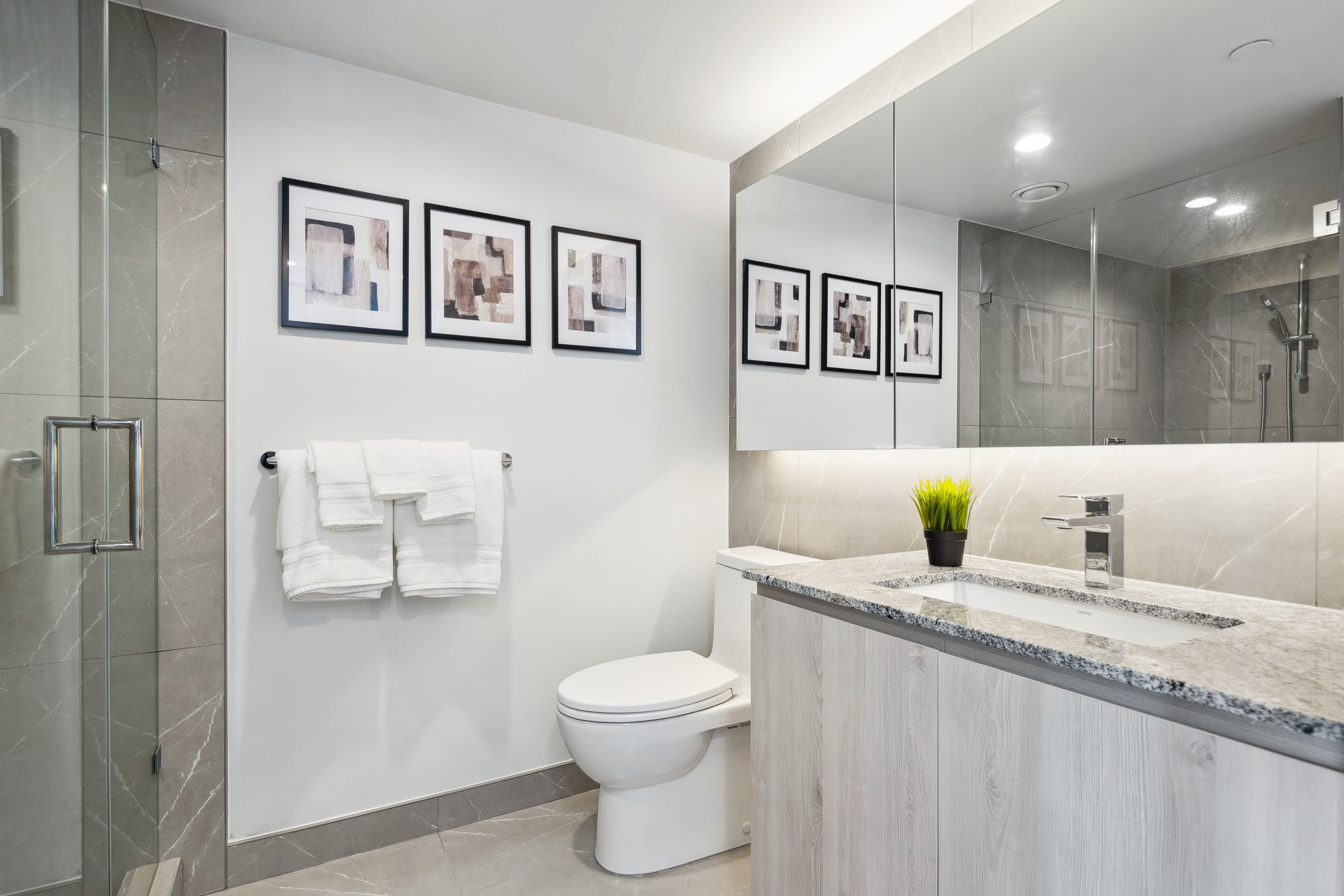 Large modern bathroom