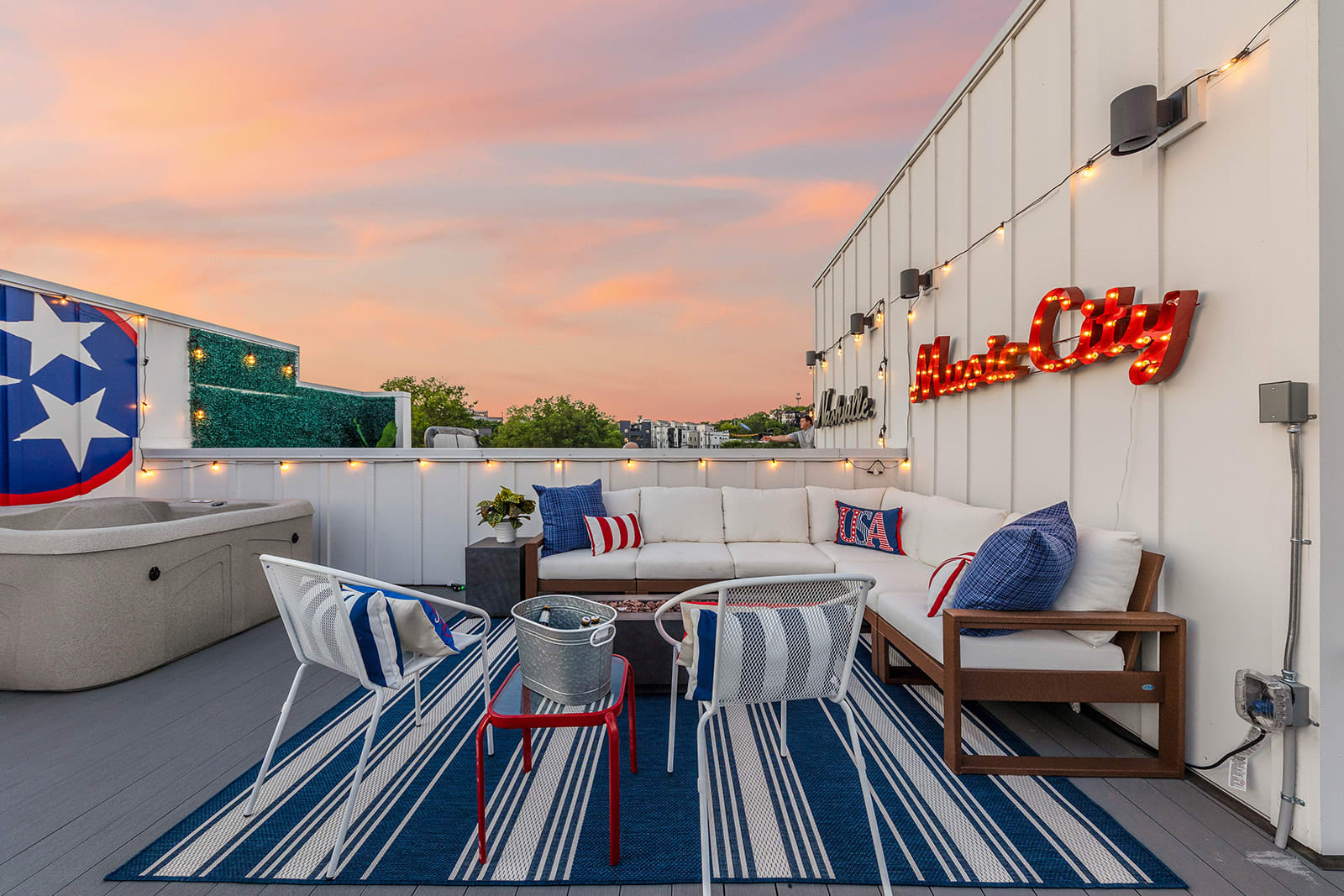 The Bluebell - Rooftop Lounge with Hot Tub! — Nashville, TN — vacation rental