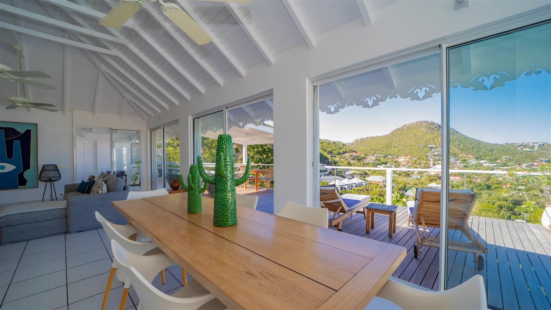Comfortable Villa With Views Over Lorient Bay 6