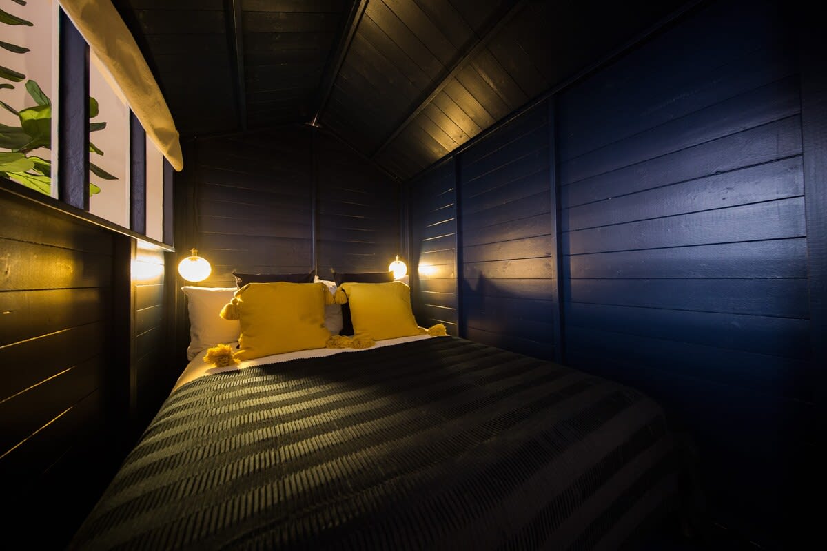Loft w/ 100” Cinema, Premium Mattress & Hammock - Foto 23
