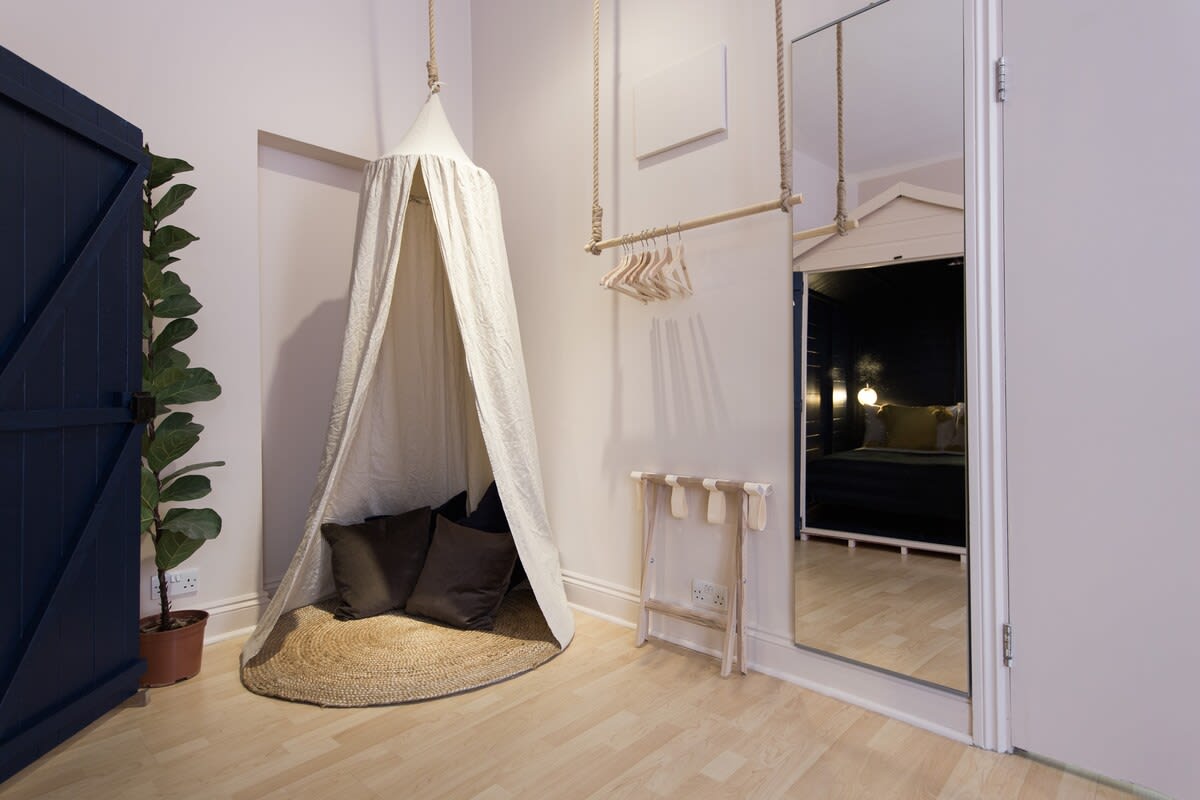 Loft w/ 100” Cinema, Premium Mattress & Hammock - Foto 17
