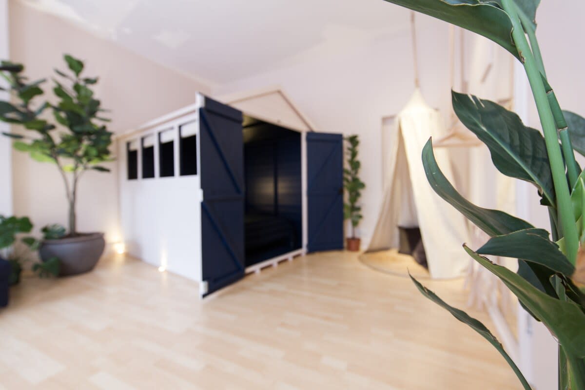 Loft w/ 100” Cinema, Premium Mattress & Hammock - Foto 29