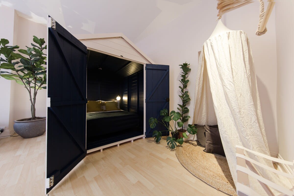 Loft w/ 100” Cinema, Premium Mattress & Hammock - Foto 26