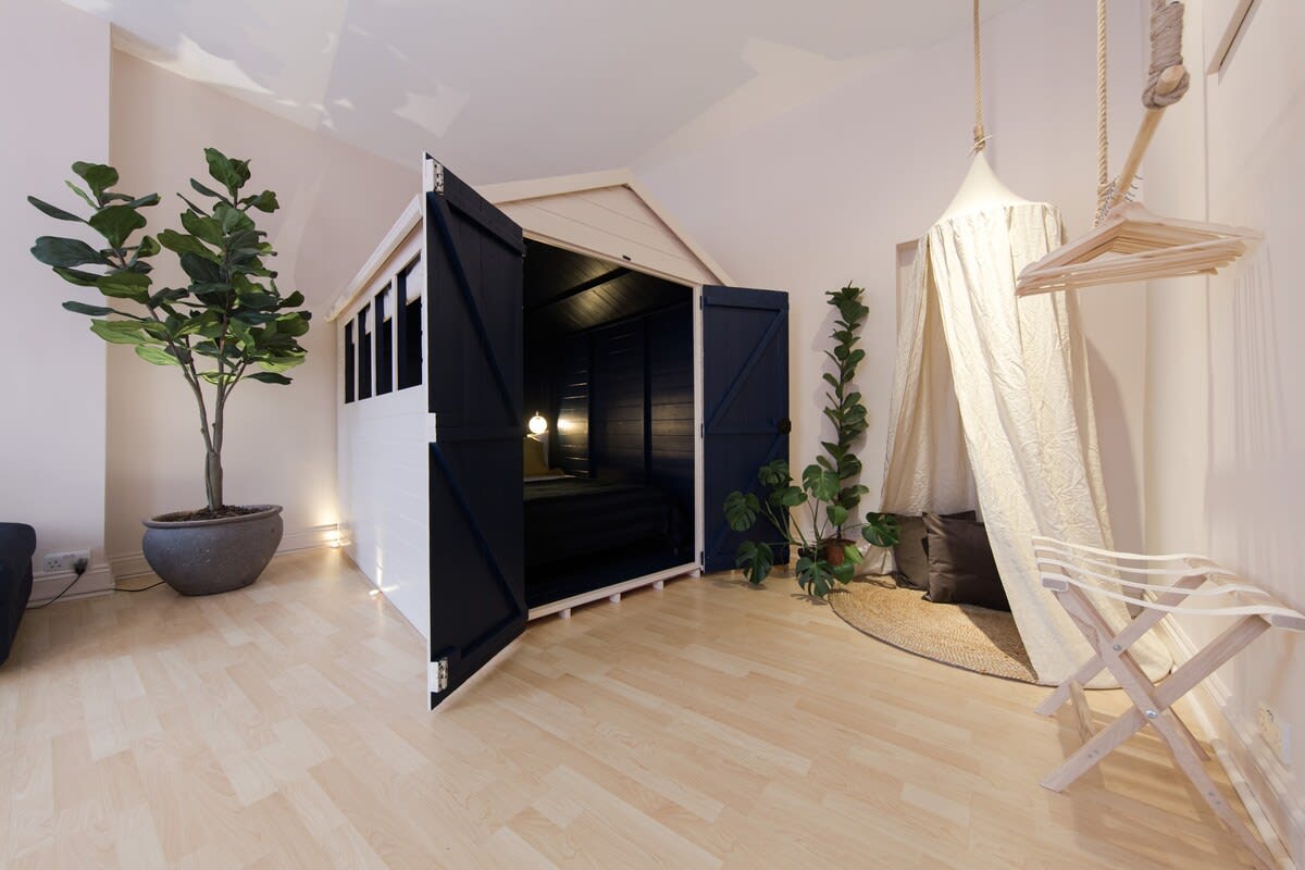 Loft w/ 100” Cinema, Premium Mattress & Hammock - Foto 28