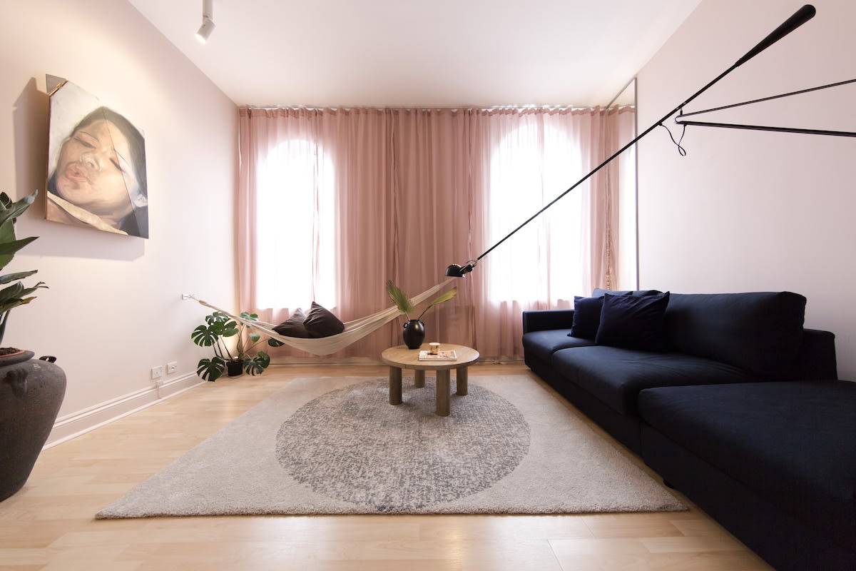 Loft w/ 100” Cinema, Premium Mattress & Hammock - Foto 13