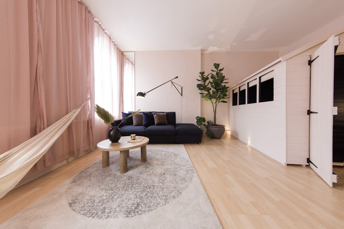 Loft w/ 100” Cinema, Premium Mattress & Hammock - Foto 6
