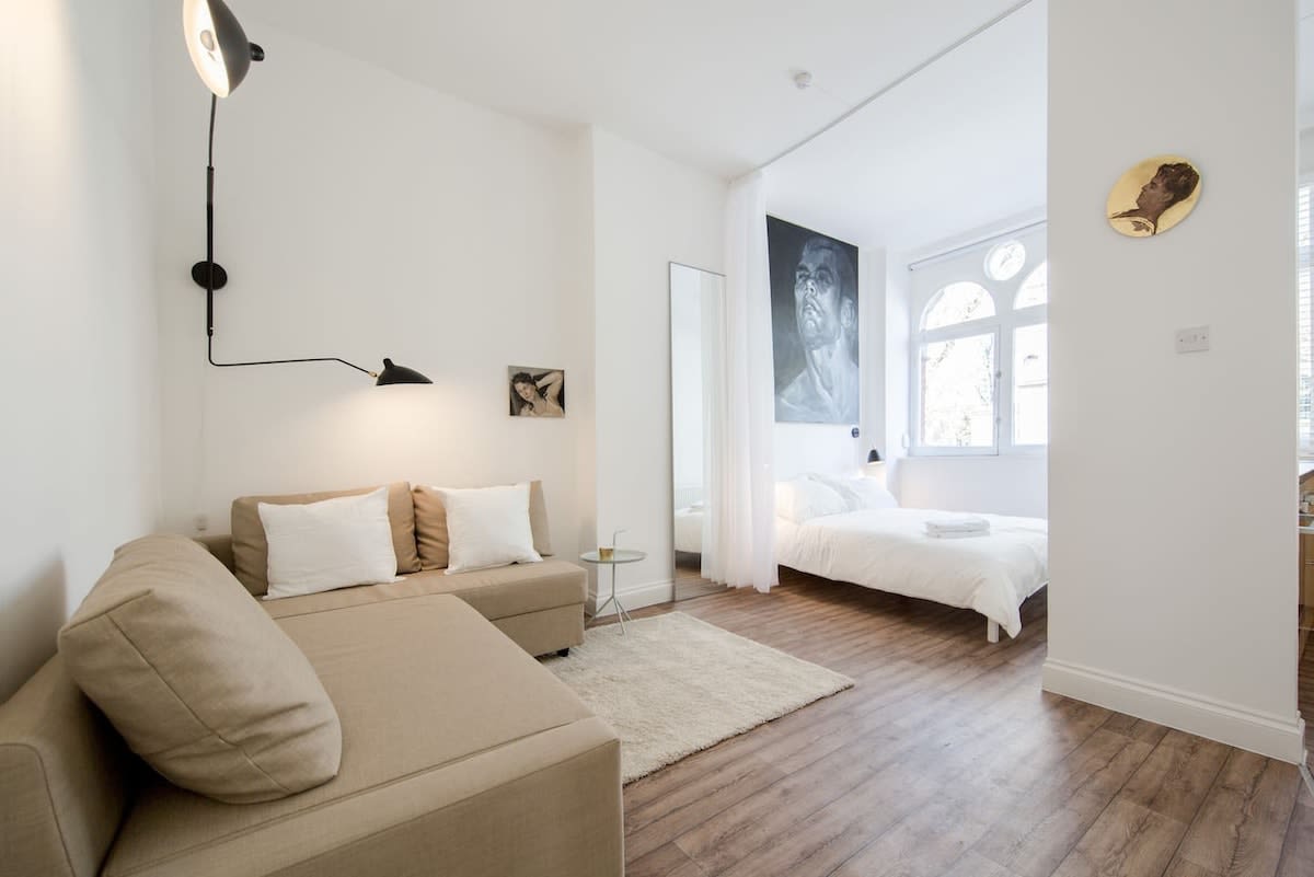 Victorian Townhouse in Old Street,  by the Design Traveller