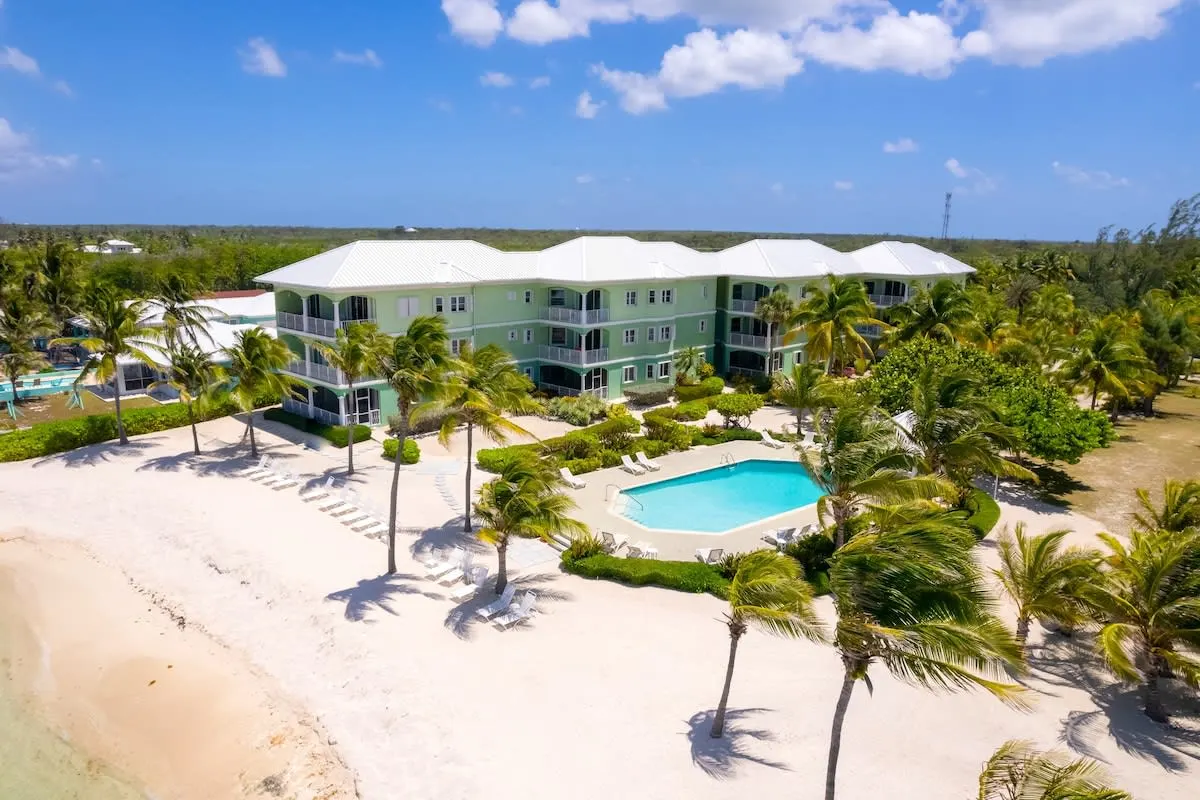 Penthouse 2 Bd/Bth Beachfront Condo w/ Heated Pool
