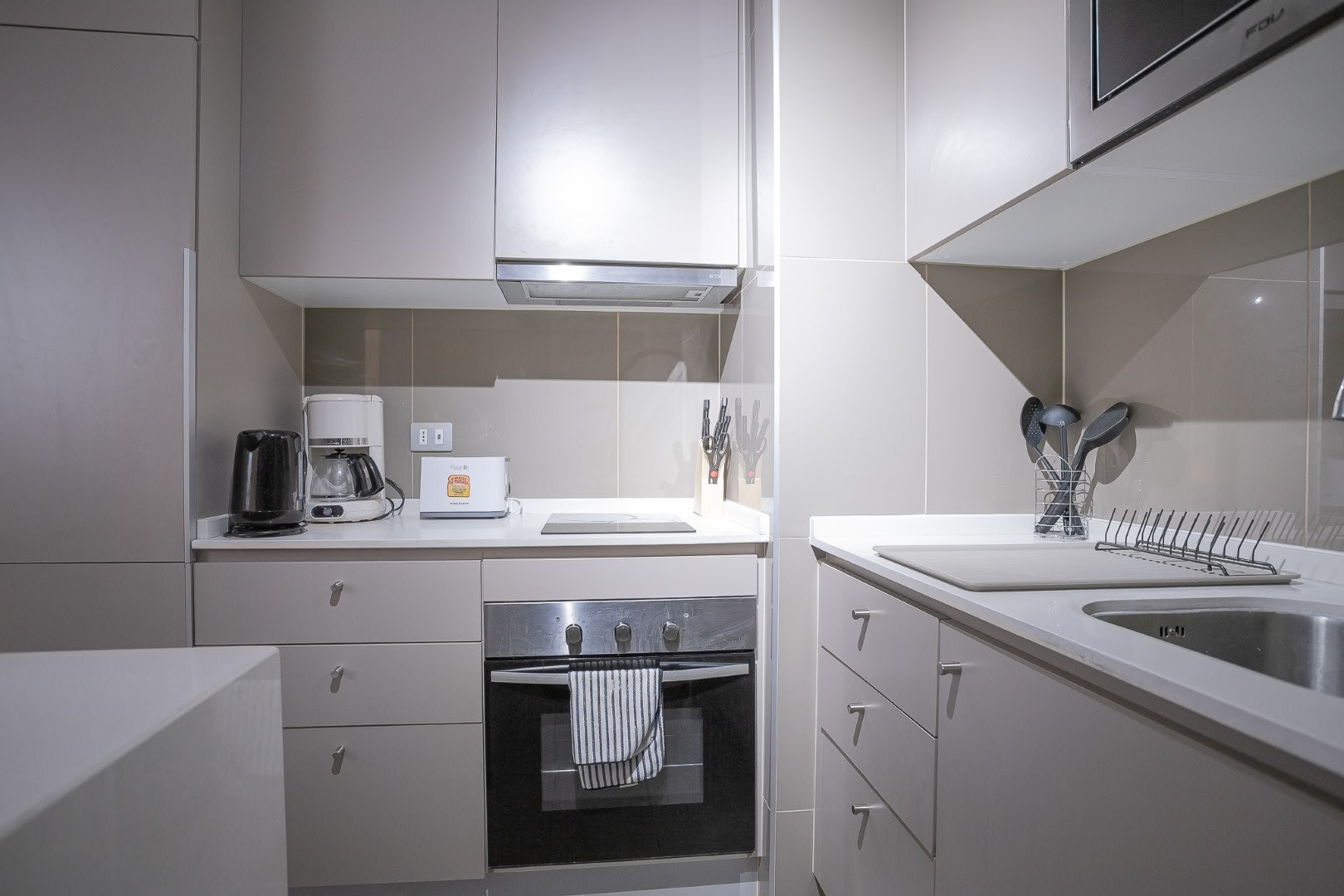 Fully equipped modern kitchen for your culinary needs in a cozy studio apartment.