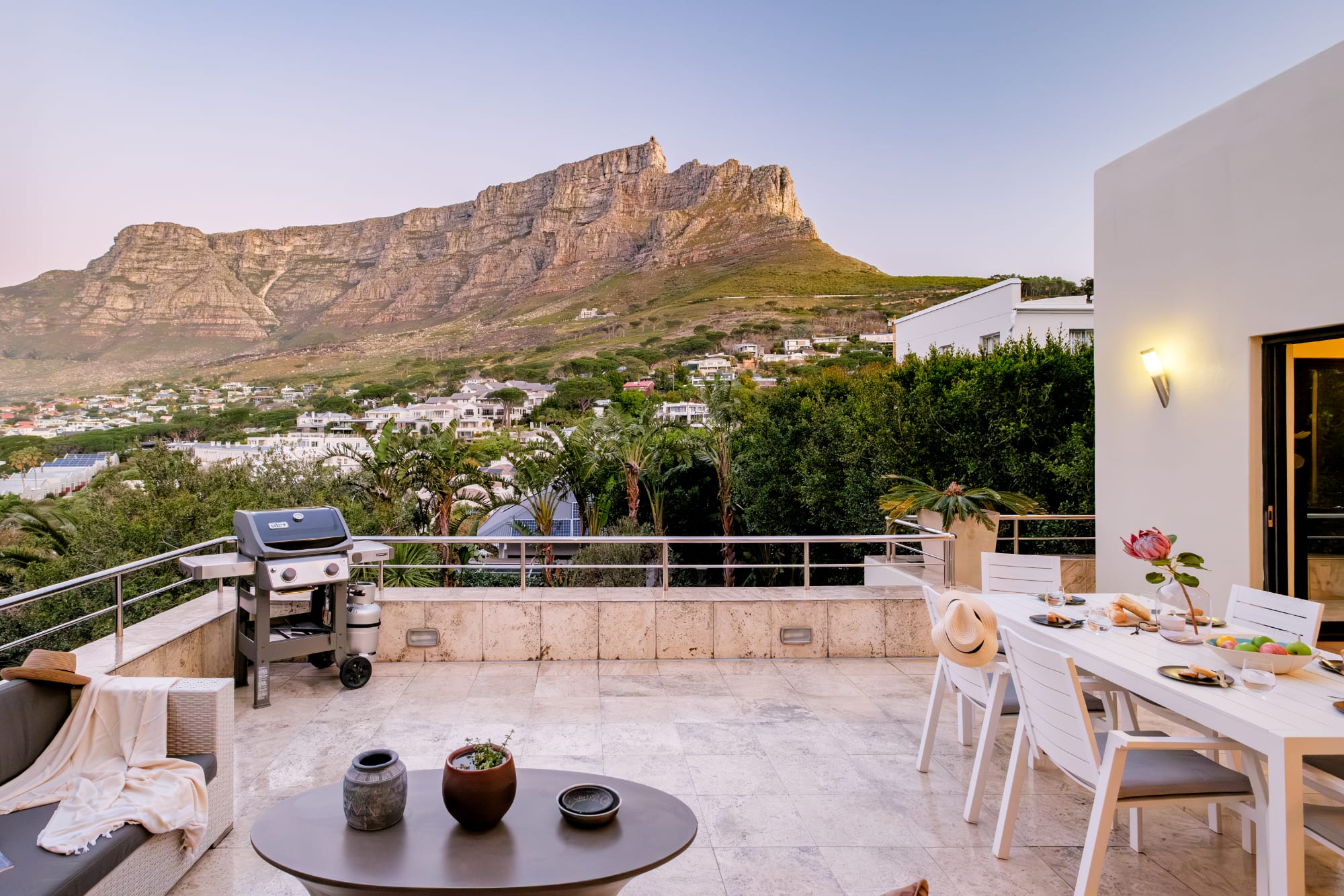 Blissful Central Retreat at La Vue Table Mountain