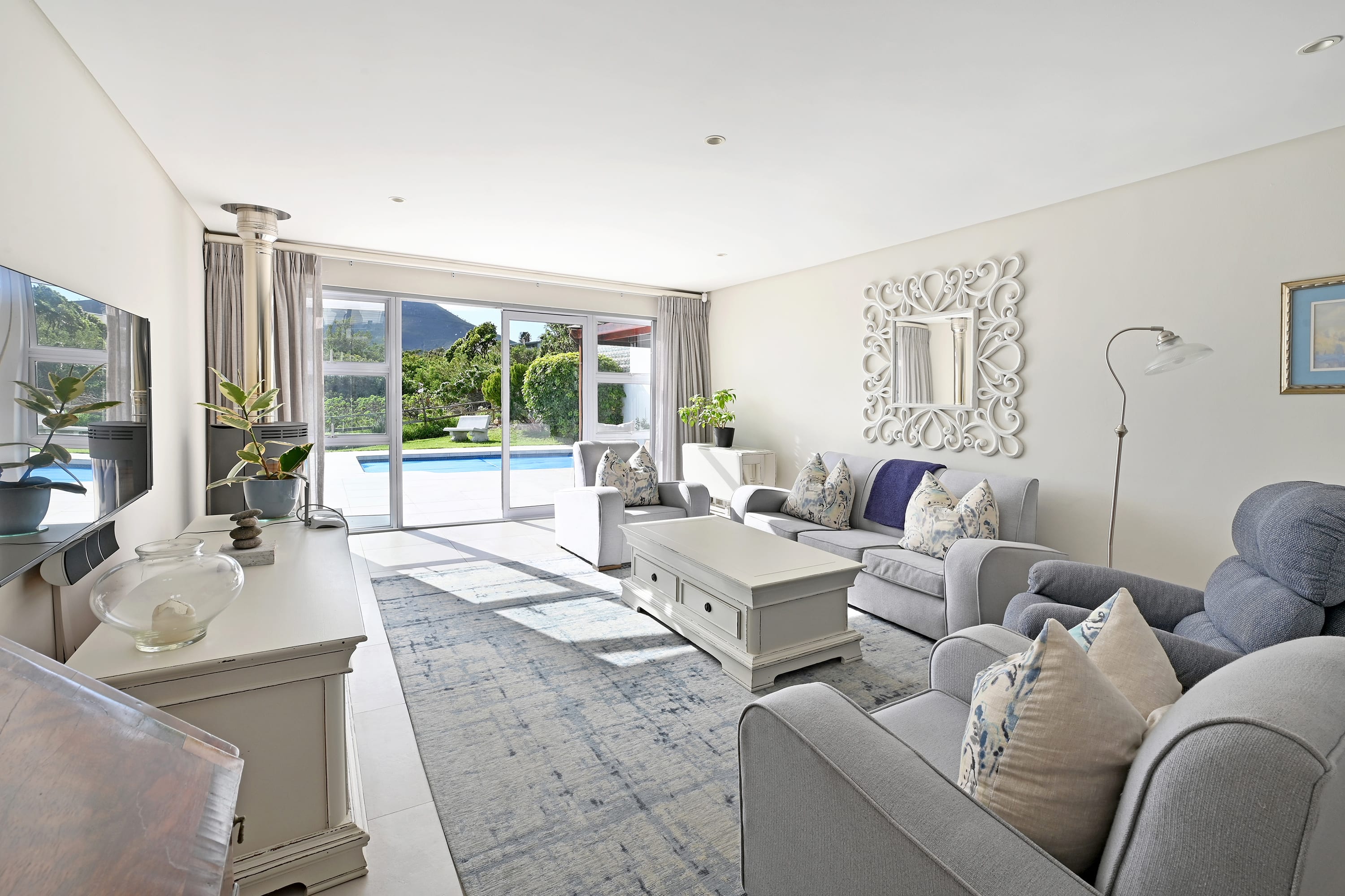 Ocean & Mountain views Pool & Terrace