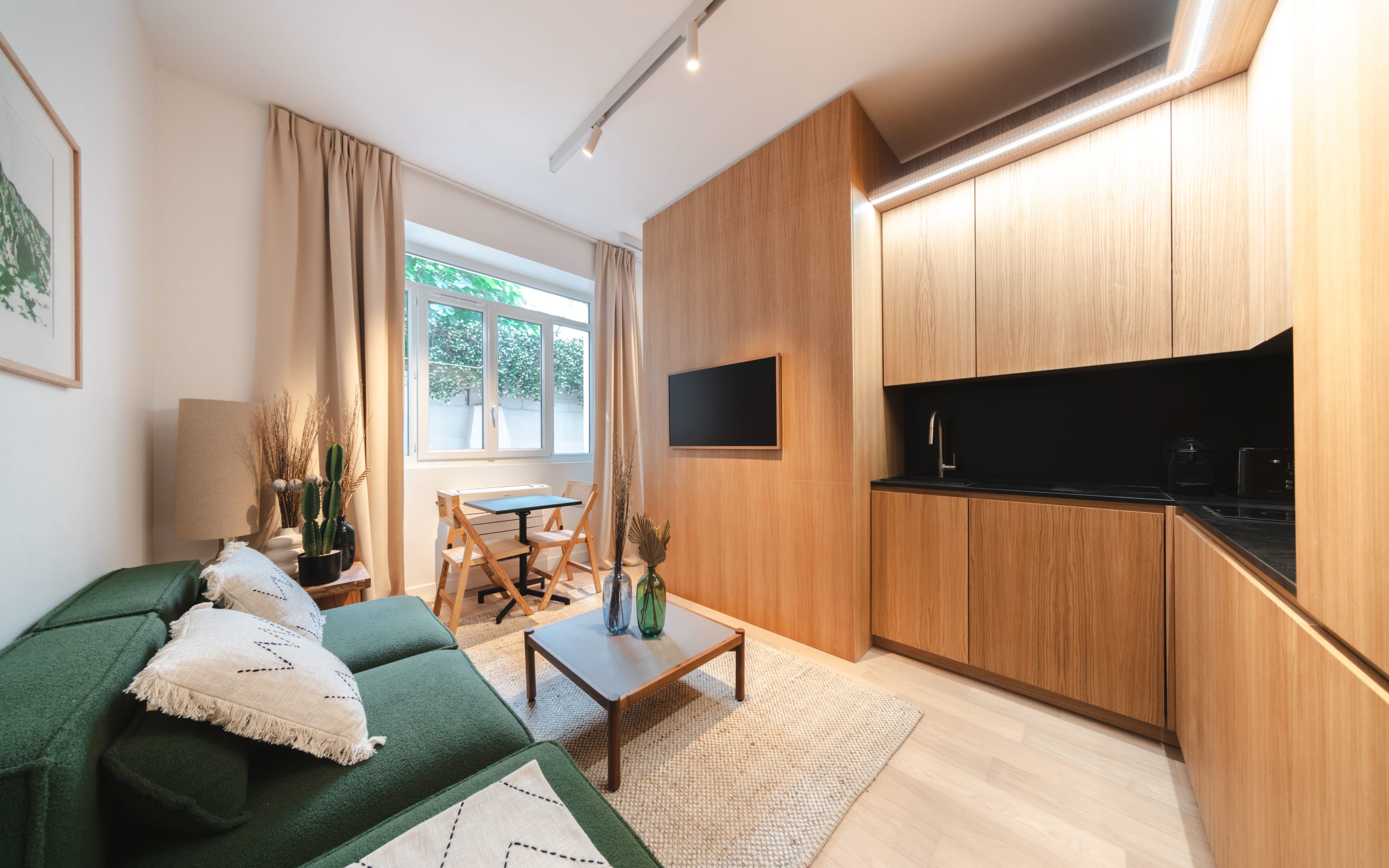 AC Apartment with Terrace in the Center of Paris — Paris, Île-de-France — vacation rental