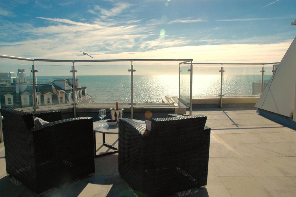 Lanes Penthouse | 2BR En-Suites + Sea View Terrace — Brighton, England — vacation rental