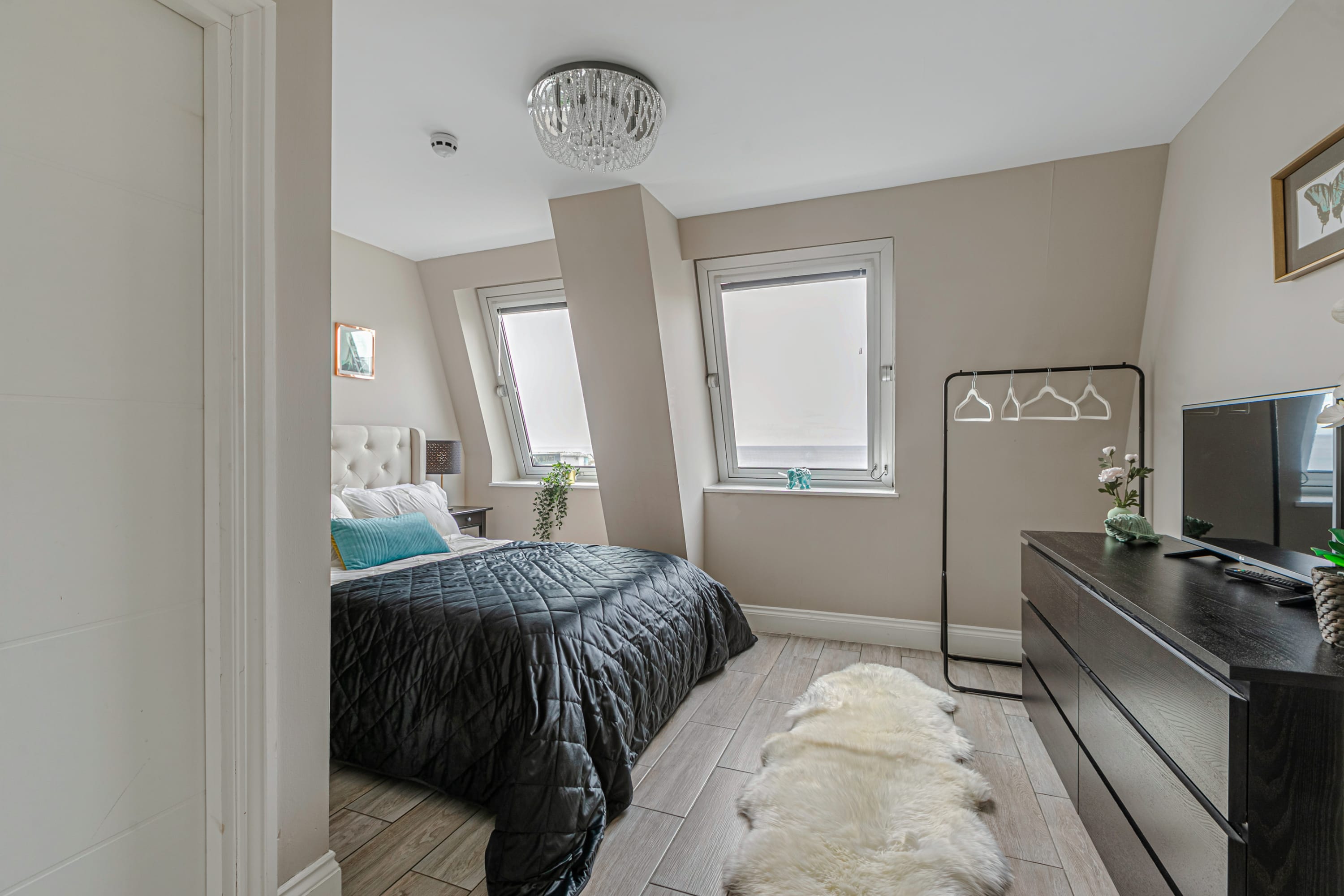 Lanes Penthouse | 2BR En-Suites + Sea View Terrace in Bartholomew Road BN1 1JS - Property image 10 - VivreStays