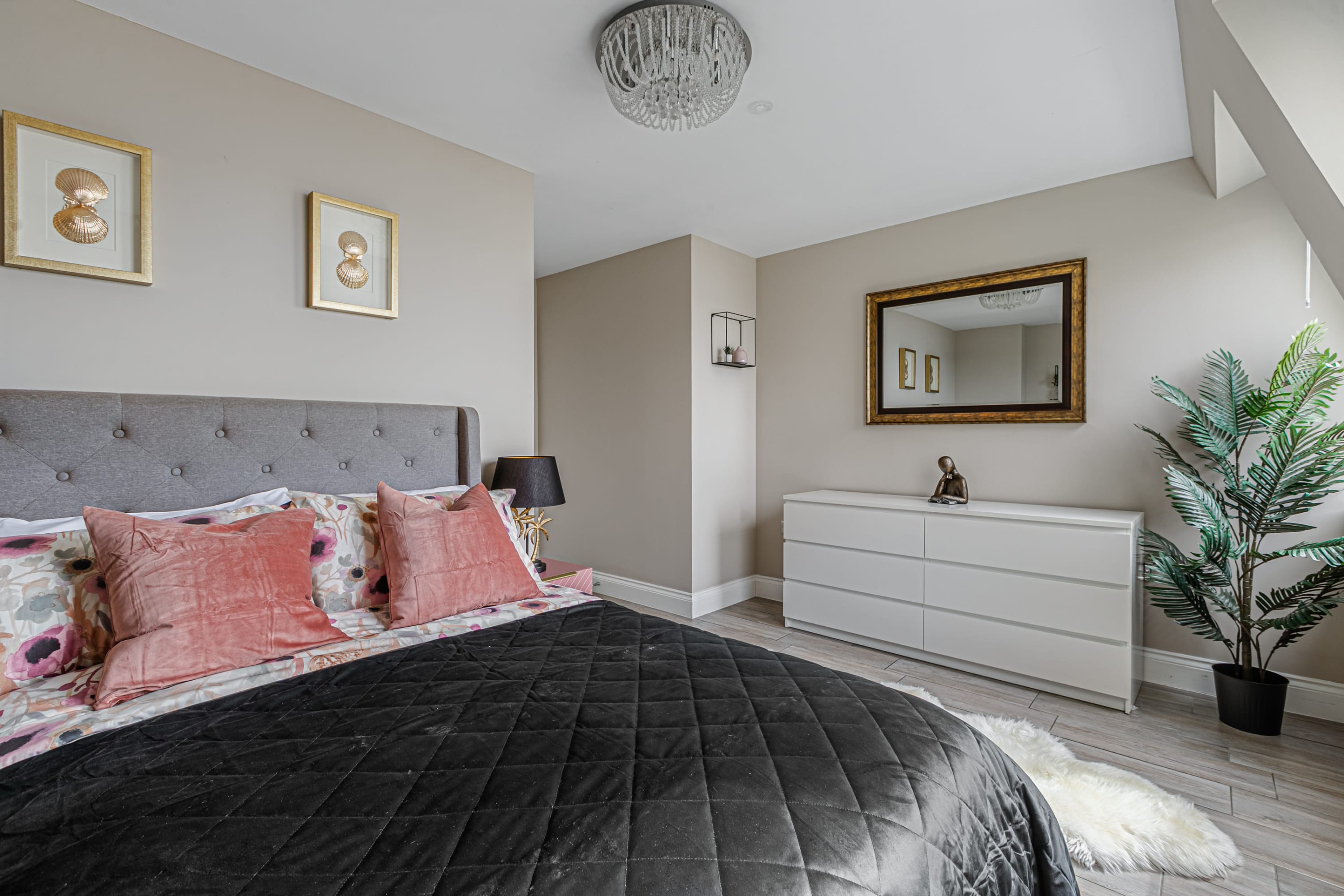 Lanes Penthouse | 2BR En-Suites + Sea View Terrace in Bartholomew Road BN1 1JS - Property image 4 - VivreStays