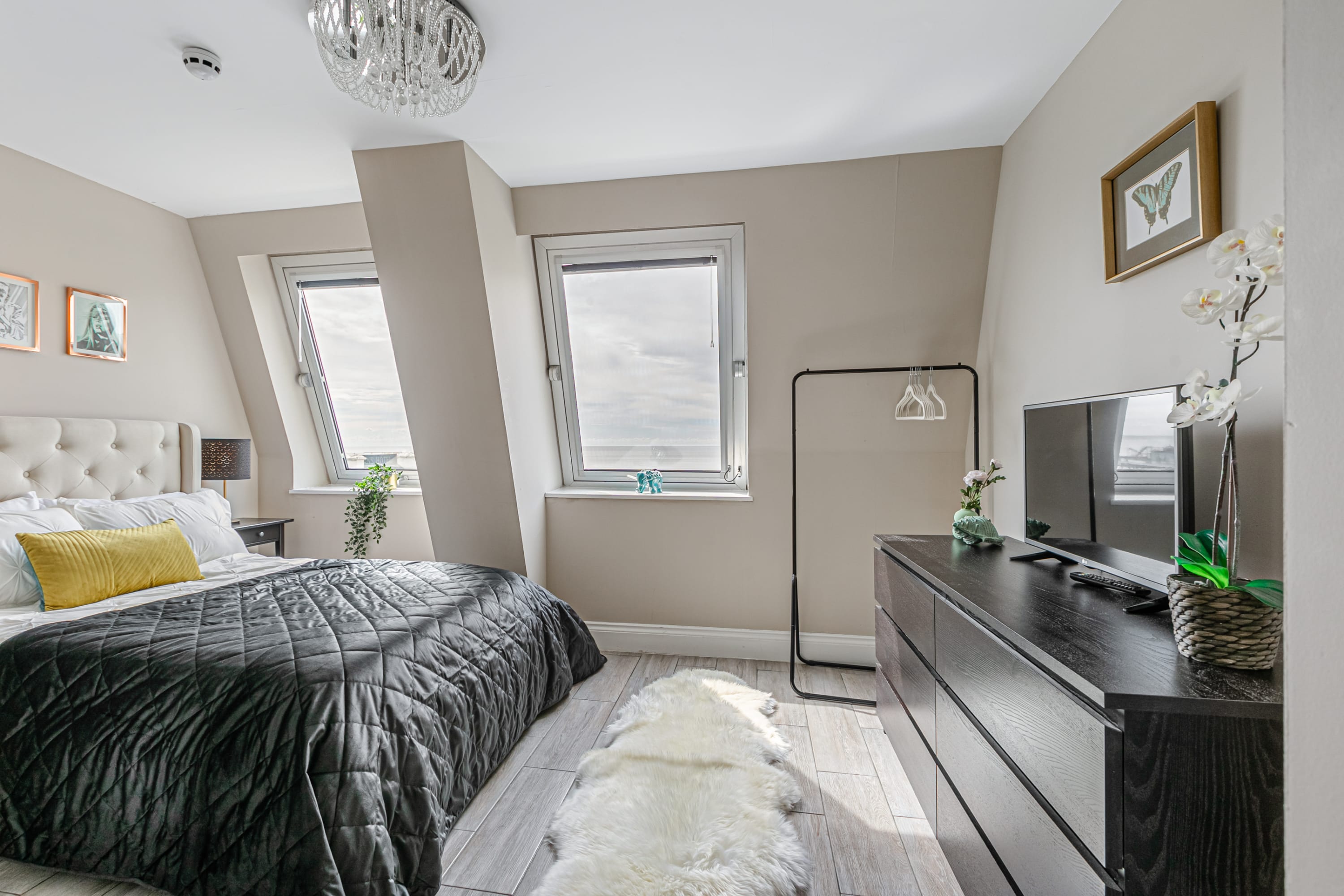 Lanes Penthouse | 2BR En-Suites + Sea View Terrace in Bartholomew Road BN1 1JS - Property image 3 - VivreStays