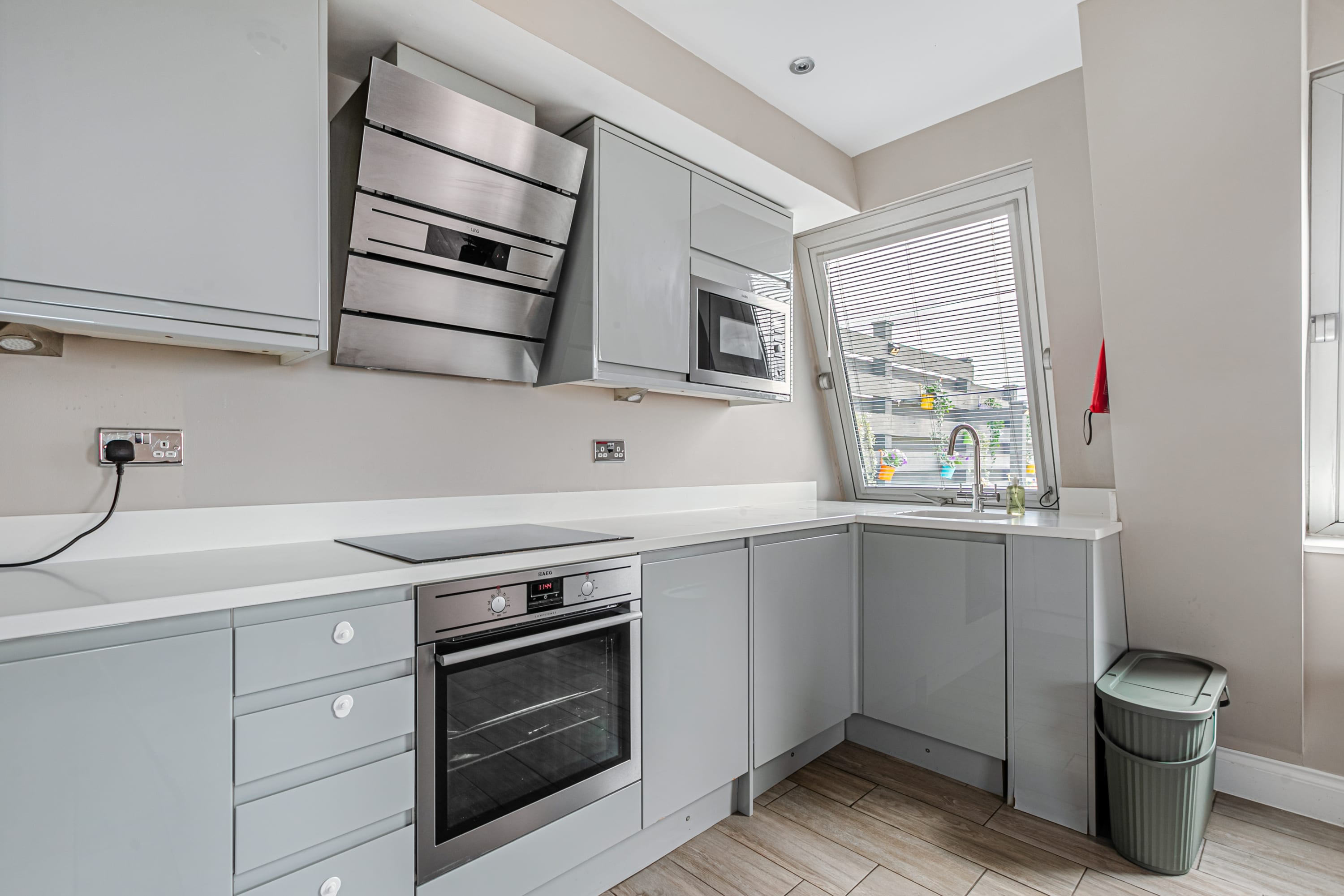 Lanes Penthouse | 2BR En-Suites + Sea View Terrace in Bartholomew Road BN1 1JS - Property image 7 - VivreStays