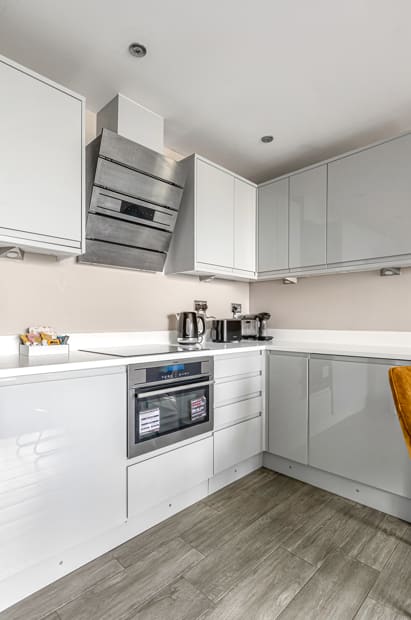 View Central Brighton Lanes Apt | Beach, Pier, Sleeps 7 in Bartholomew Road BN1 1JS Central Brighton Lanes Apt | Beach, Pier, Sleeps 7 in Bartholomew Road BN1 1JS - Property image 4 - VivreStays