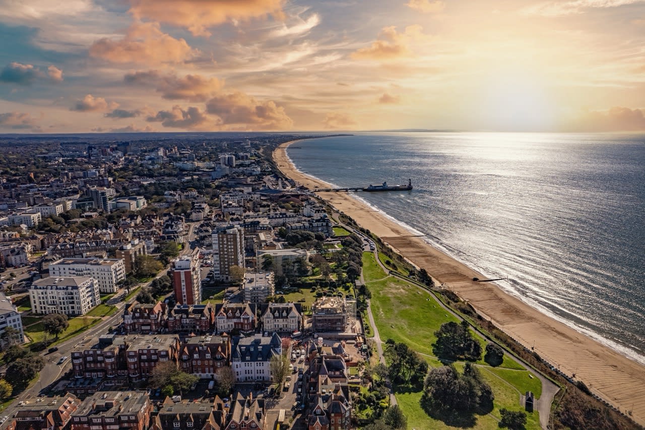 Delightful 1-Bed Studio; Free Parking & Near Beach