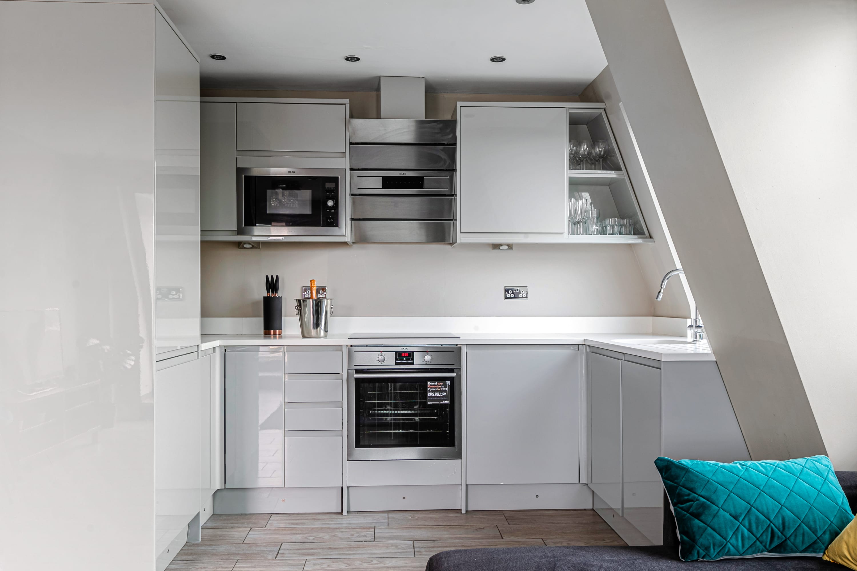 Penthouse Retreat | Rooftop Terrace & Sea Views in Bartholomew Road BN1 1JS - Property image 16 - VivreStays