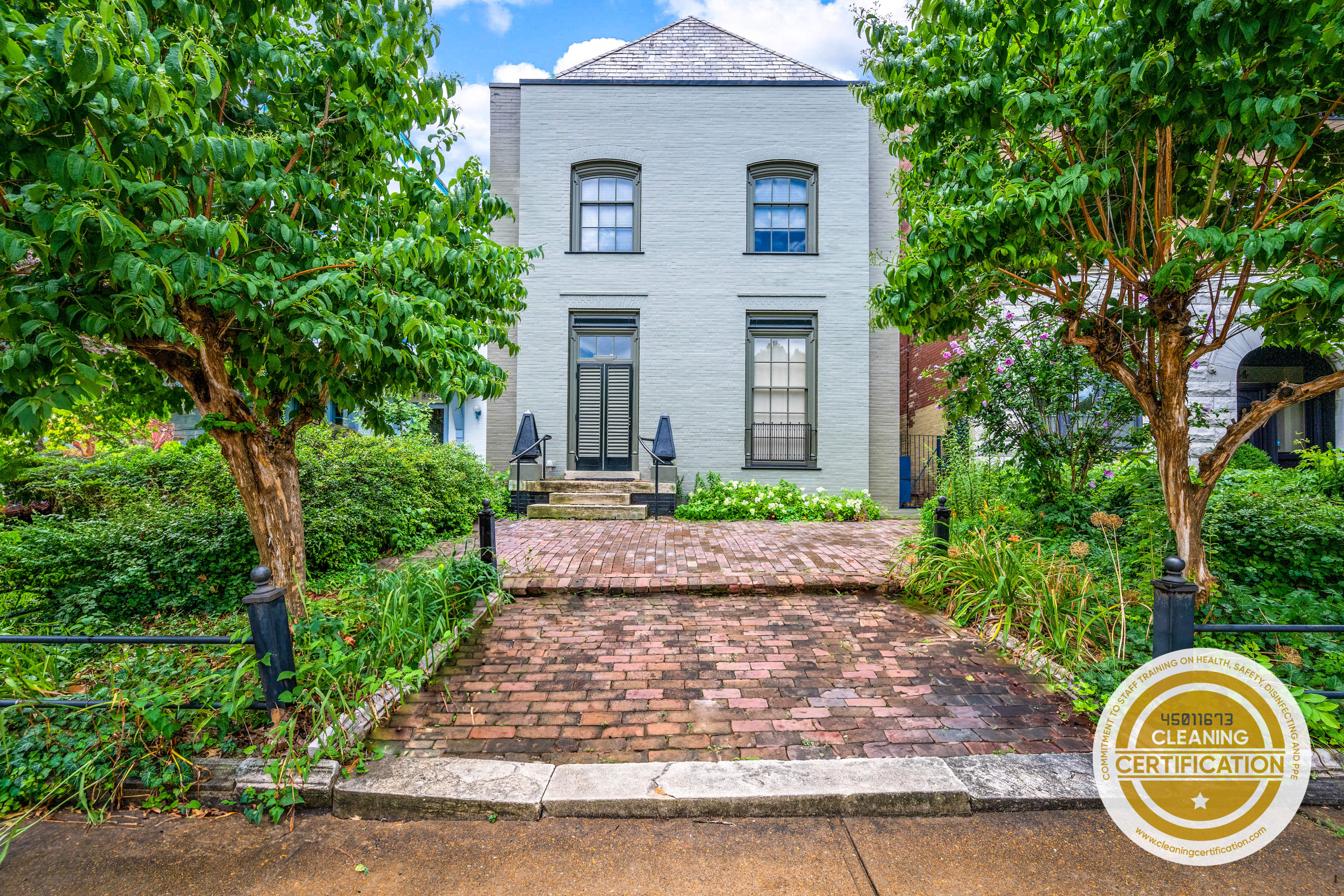 Spacious Charming Home ABODEbucks — St. Louis, MO — vacation rental