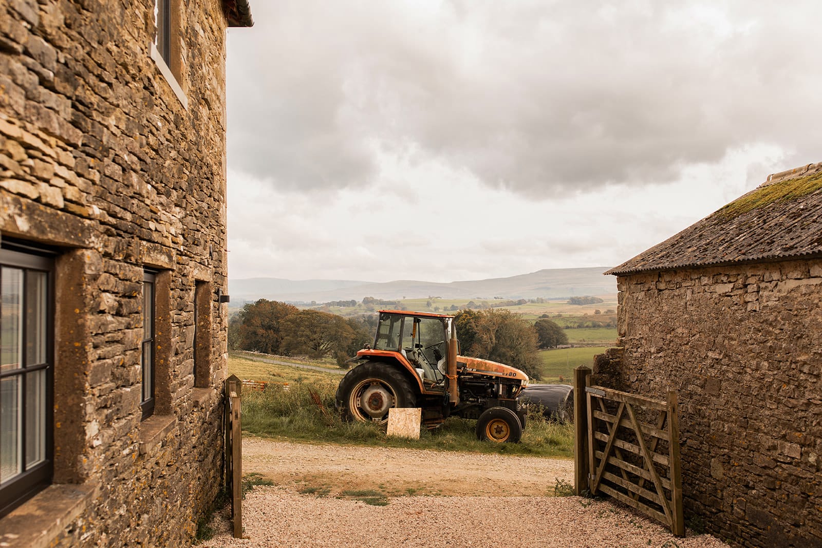 Elegant Stone Barn in Yorkshire Dales - Picture 27