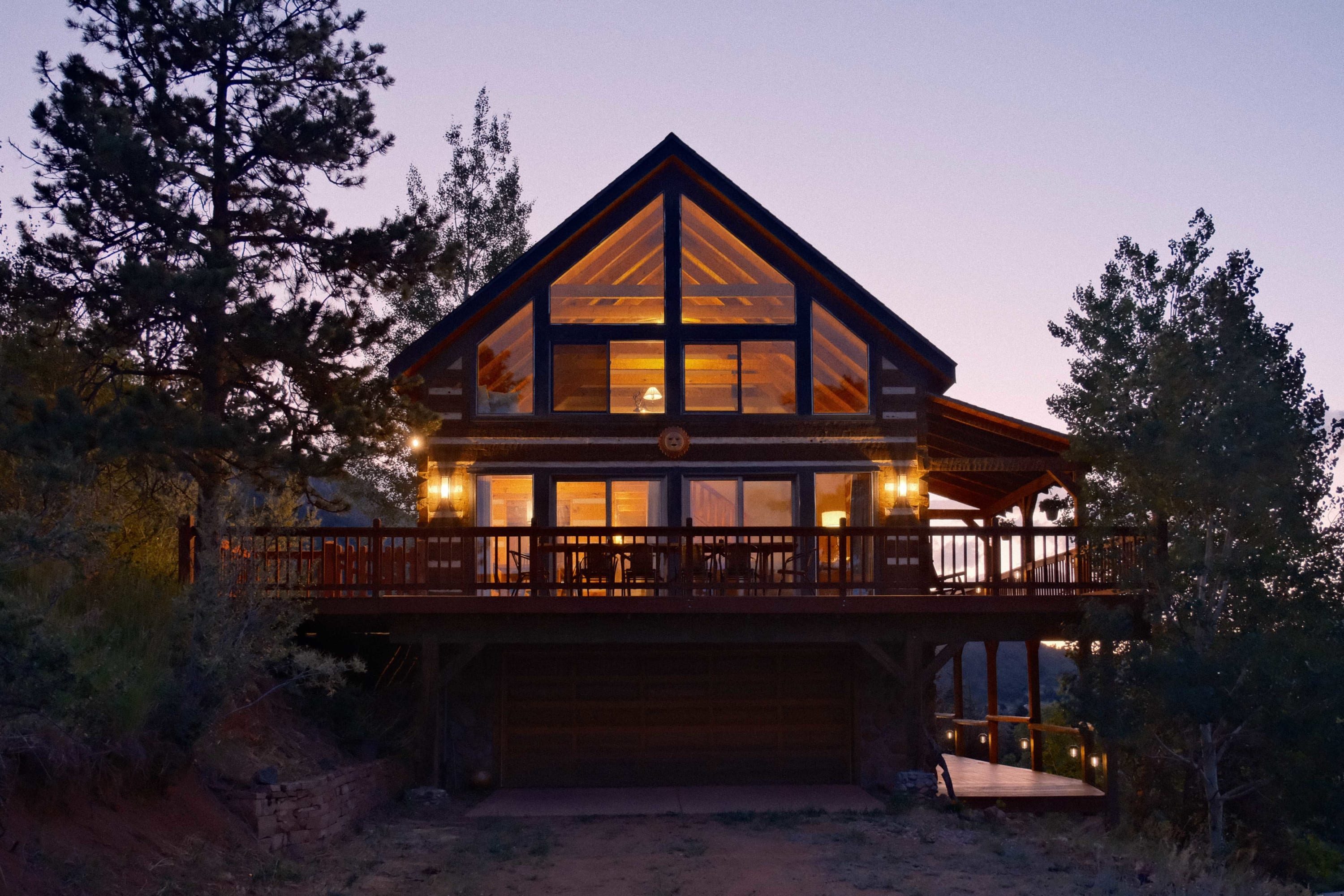 Hillside Cabin - Mt Views - Patio Decks - Hot Tub — Cascade-Chipita Park, CO — vacation rental