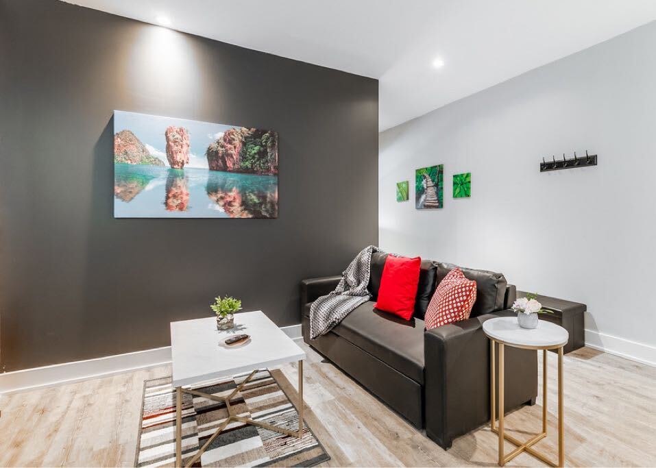 Chic Boutique Apartment on James St N Sleeps 6 | Photo 6