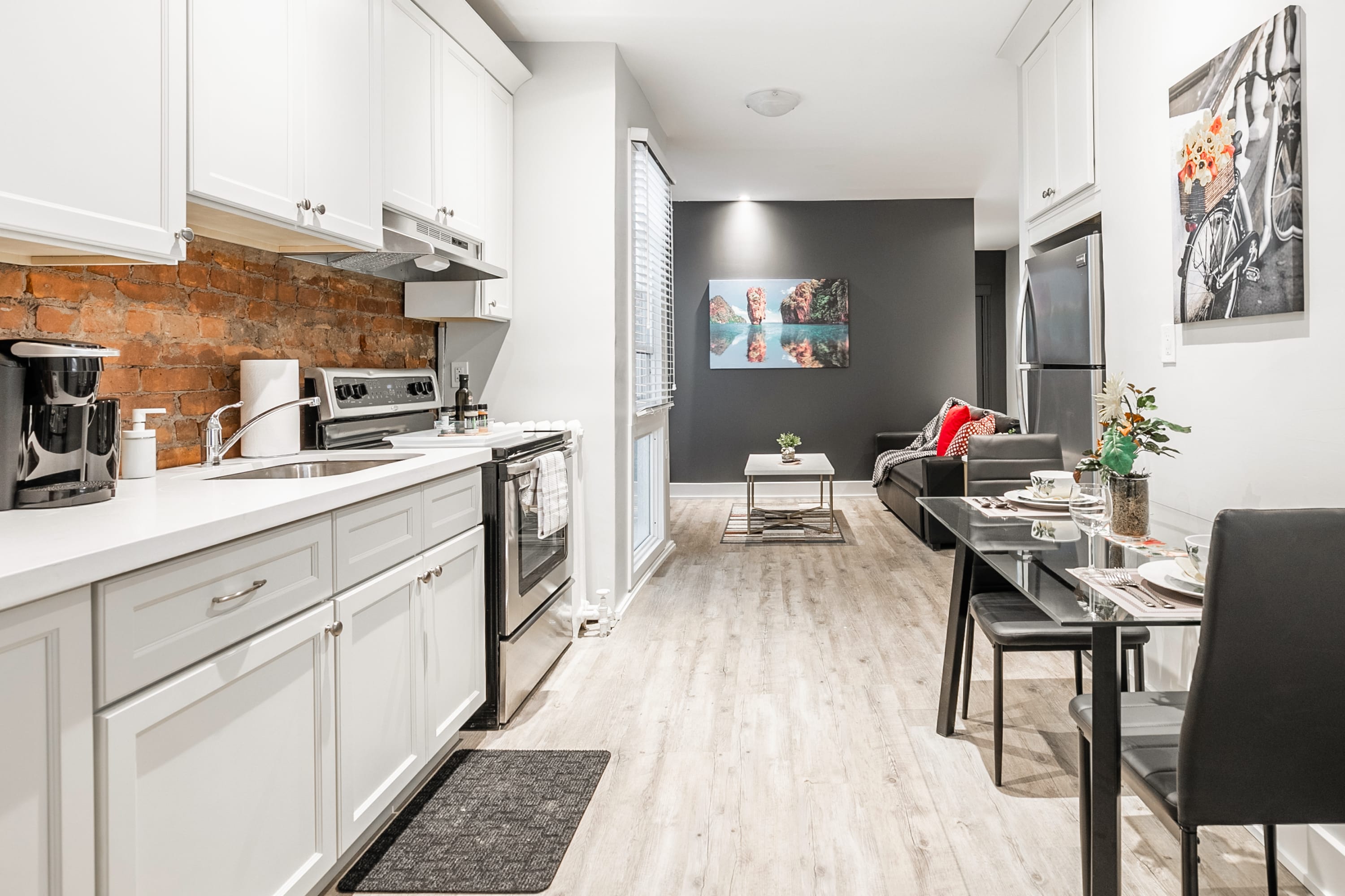 Chic Boutique Apartment on James St N Sleeps 6 | Photo 8