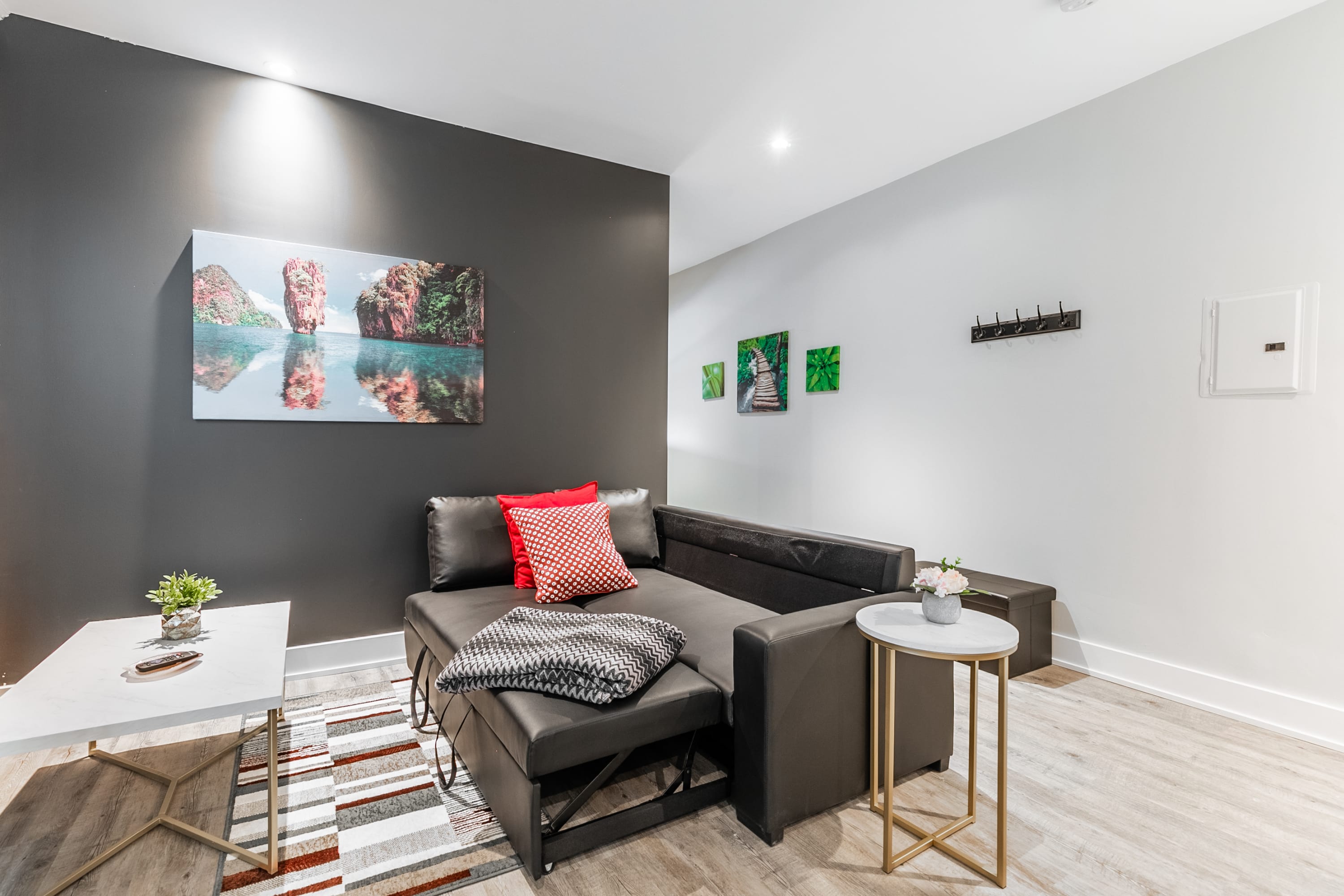 Chic Boutique Apartment on James St N Sleeps 6 | Photo 7