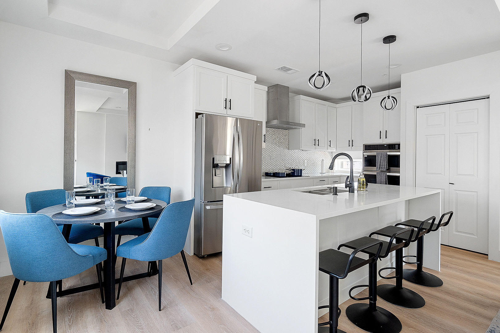 Modern Townhome | Rooftop + Backyard Garage