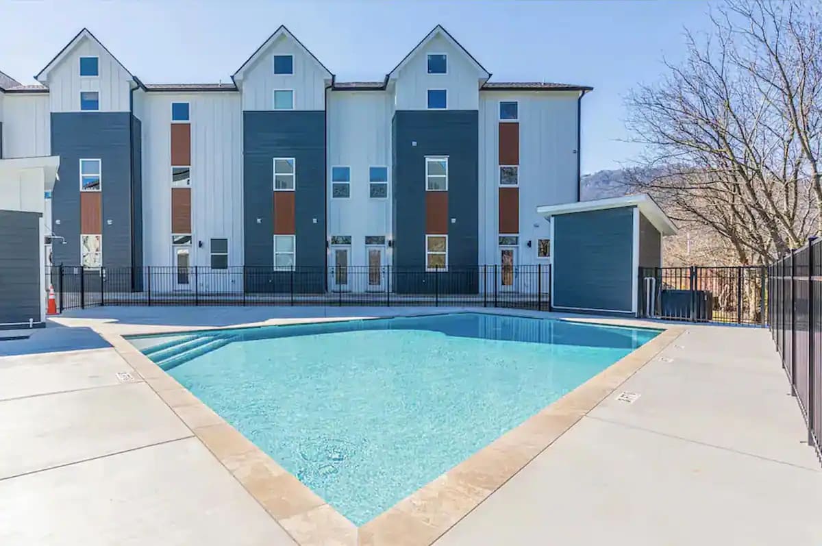 Pool + Walk to Riverwalk & Stadium | Parking