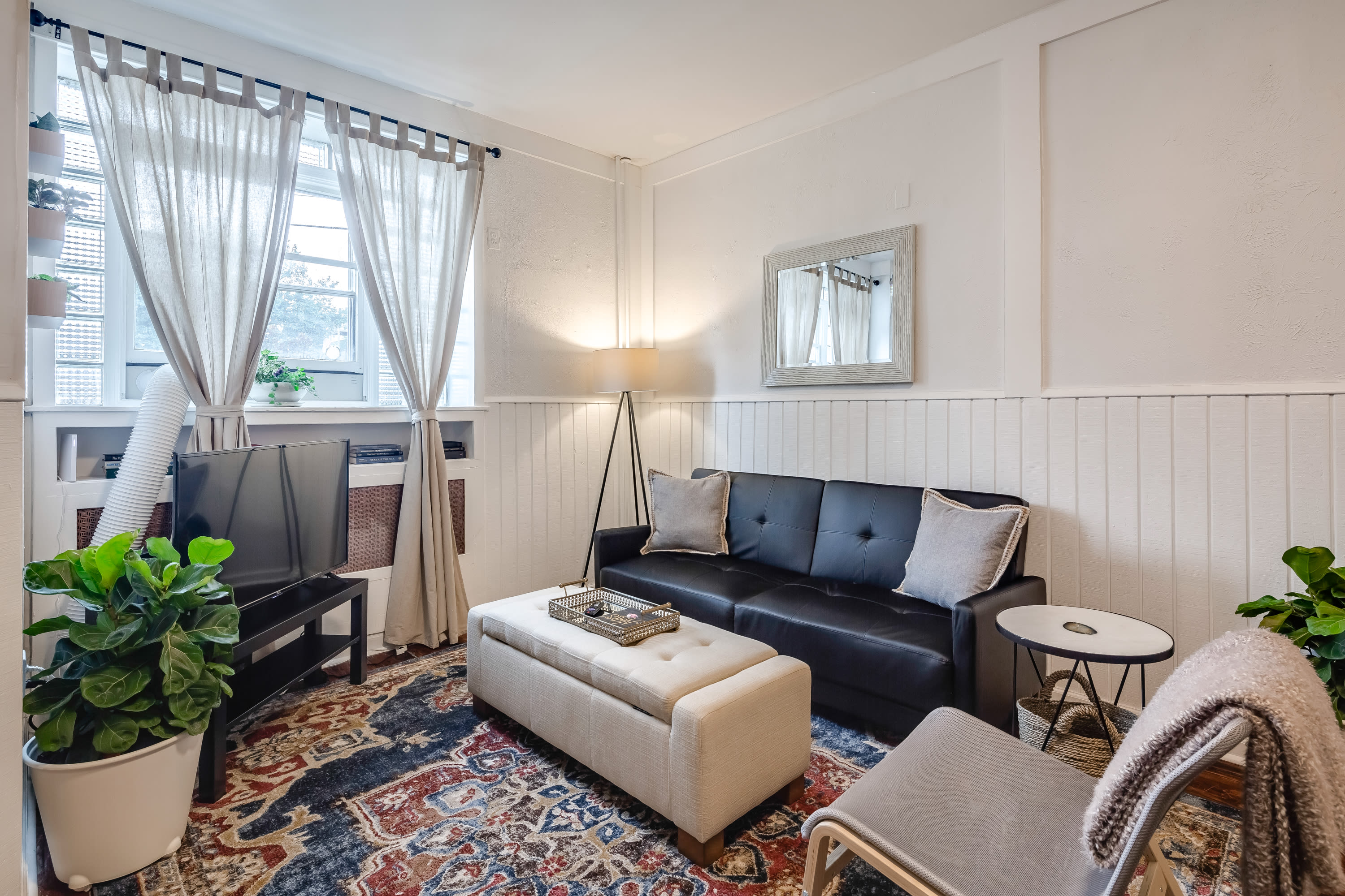 Walk to Main St! Cozy 1BR Retreat • Manayunk — Philadelphia, PA — vacation rental
