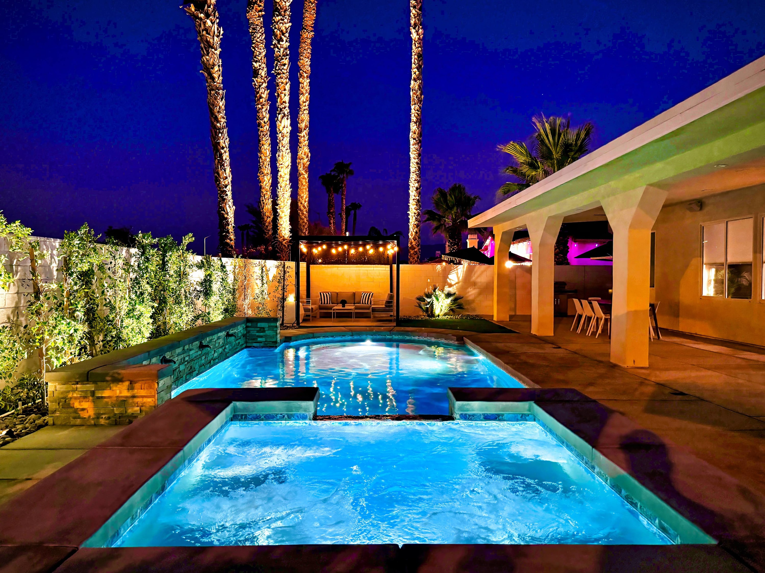 Palm Luxe Estate: Luxury Desert Retreat with Pool - Picture 1