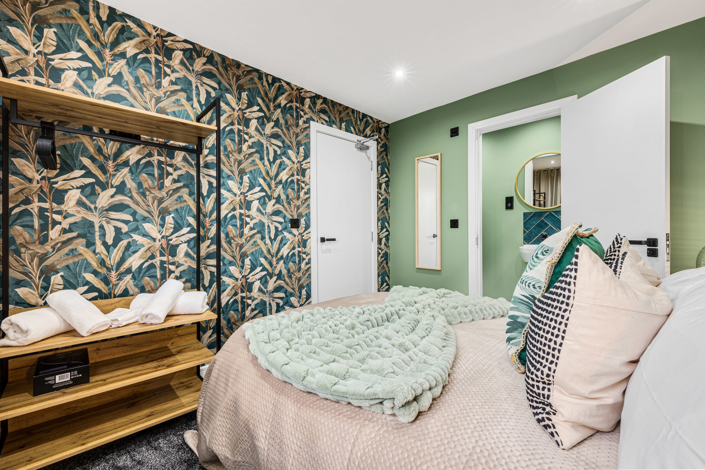 Amazonian Luxury Family Home MCR City Centre+Park in Shilford Drive 10 M4 4JG - Property image 38 - VivreStays