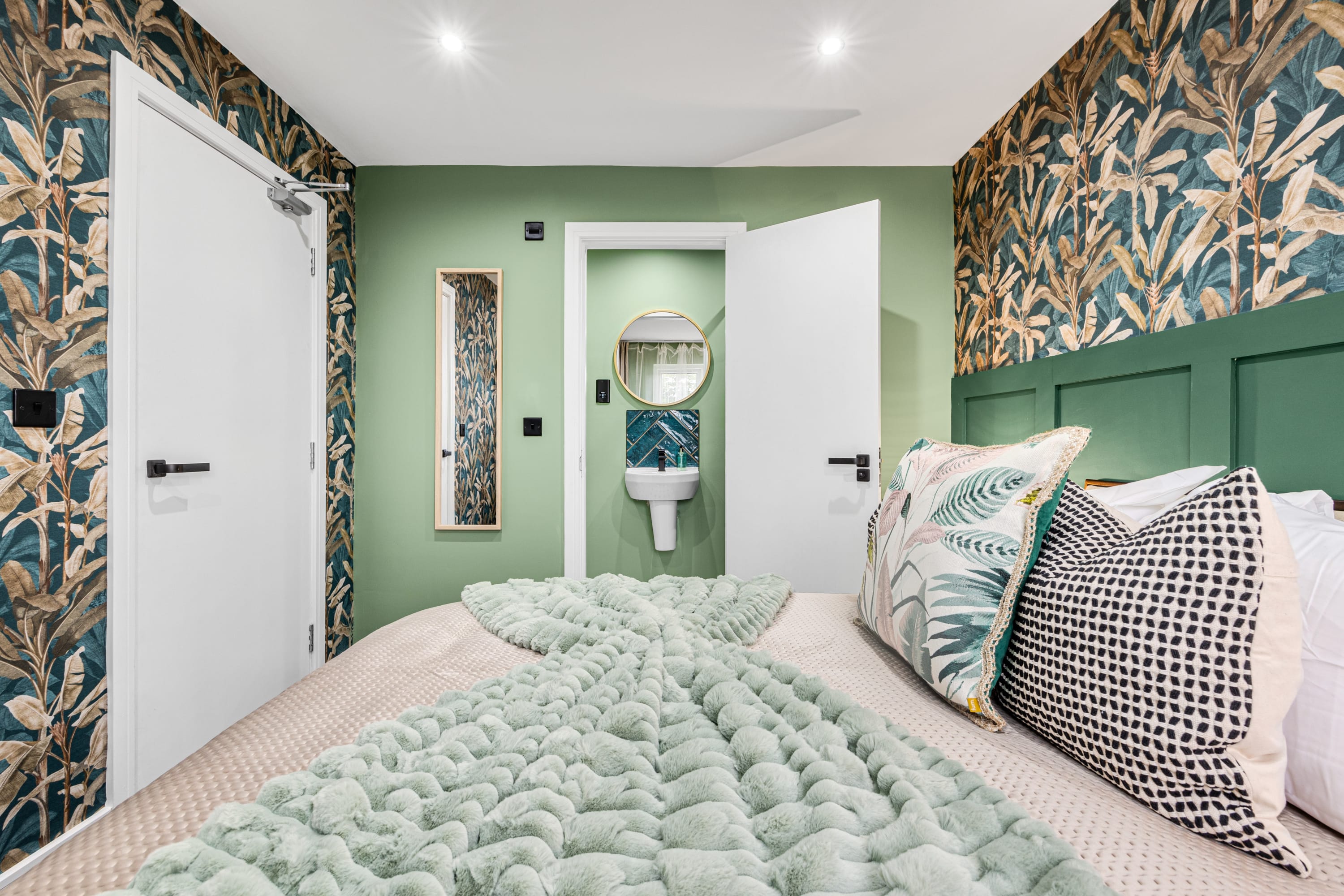 Amazonian Luxury Family Home MCR City Centre+Park in Shilford Drive 10 M4 4JG - Property image 39 - VivreStays