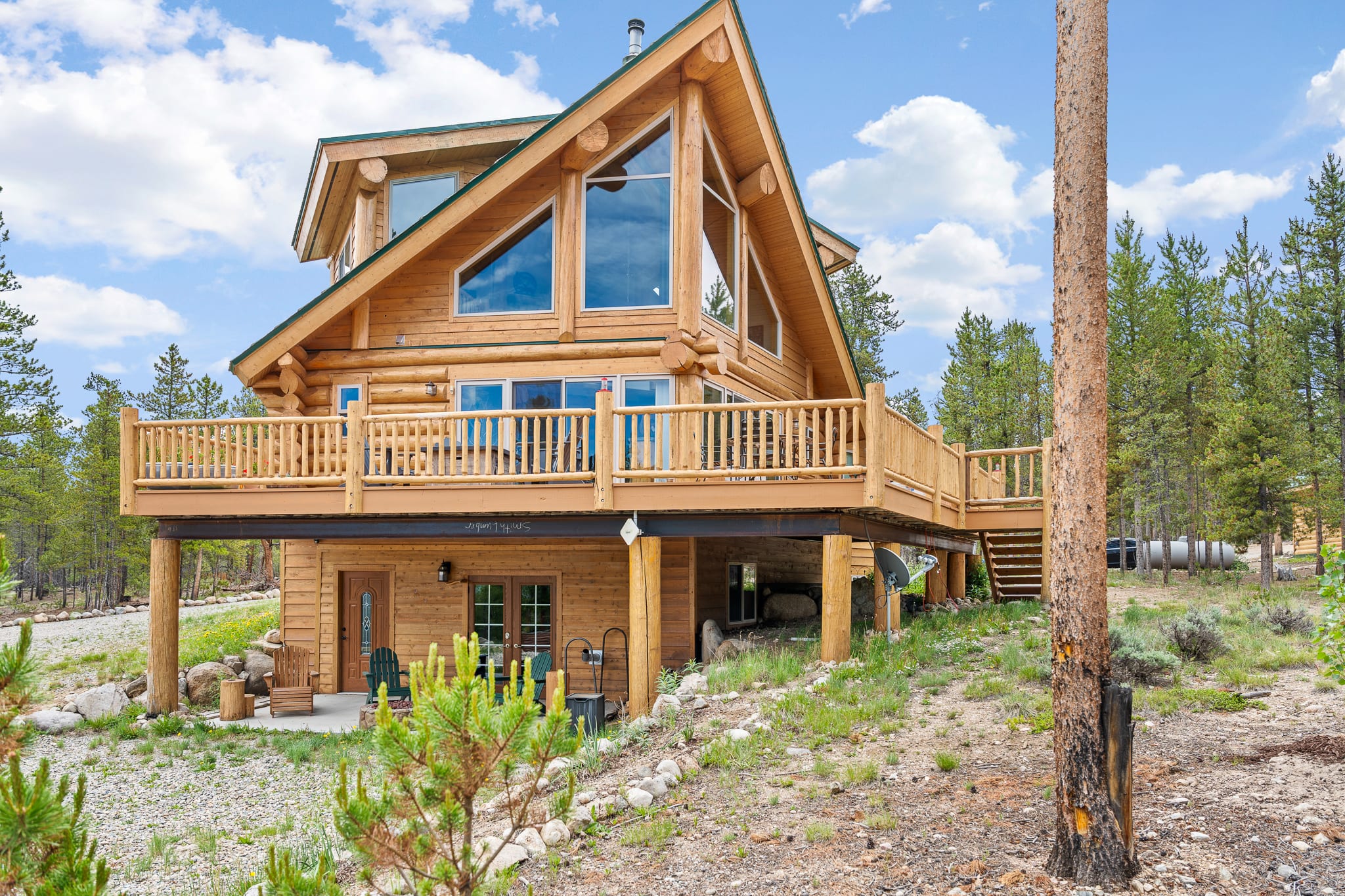 4BD Log Home in Twin Lakes, Amazing Views, Pets OK — Twin Lakes, CO — vacation rental