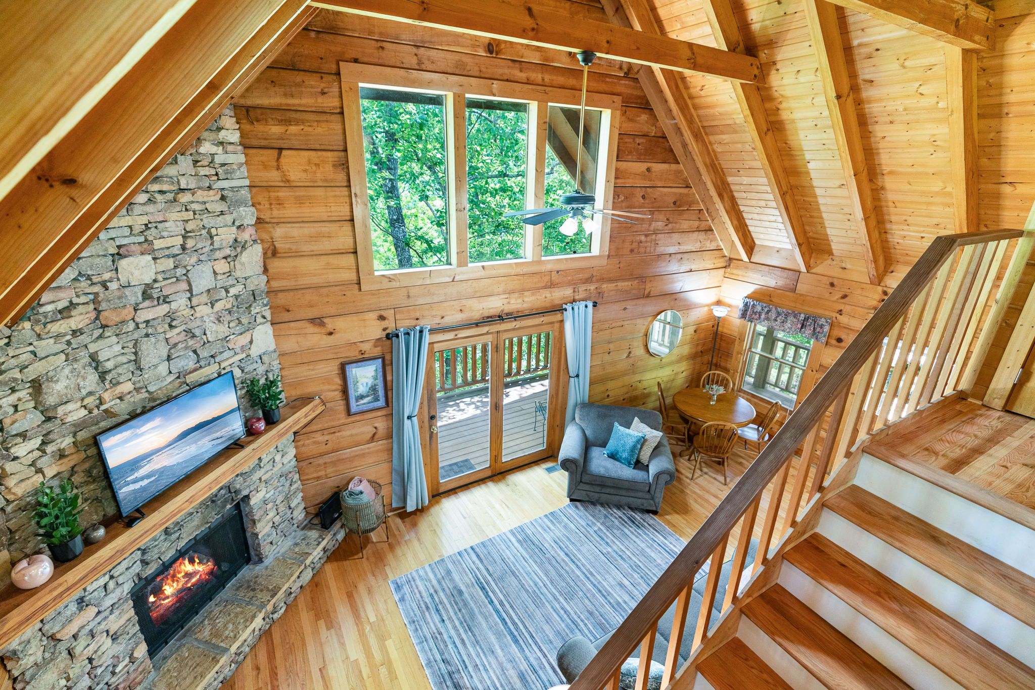 10 minutes to PF/Pool/Hot Tub/Fishing/Serene deck — Sevierville, TN — vacation rental