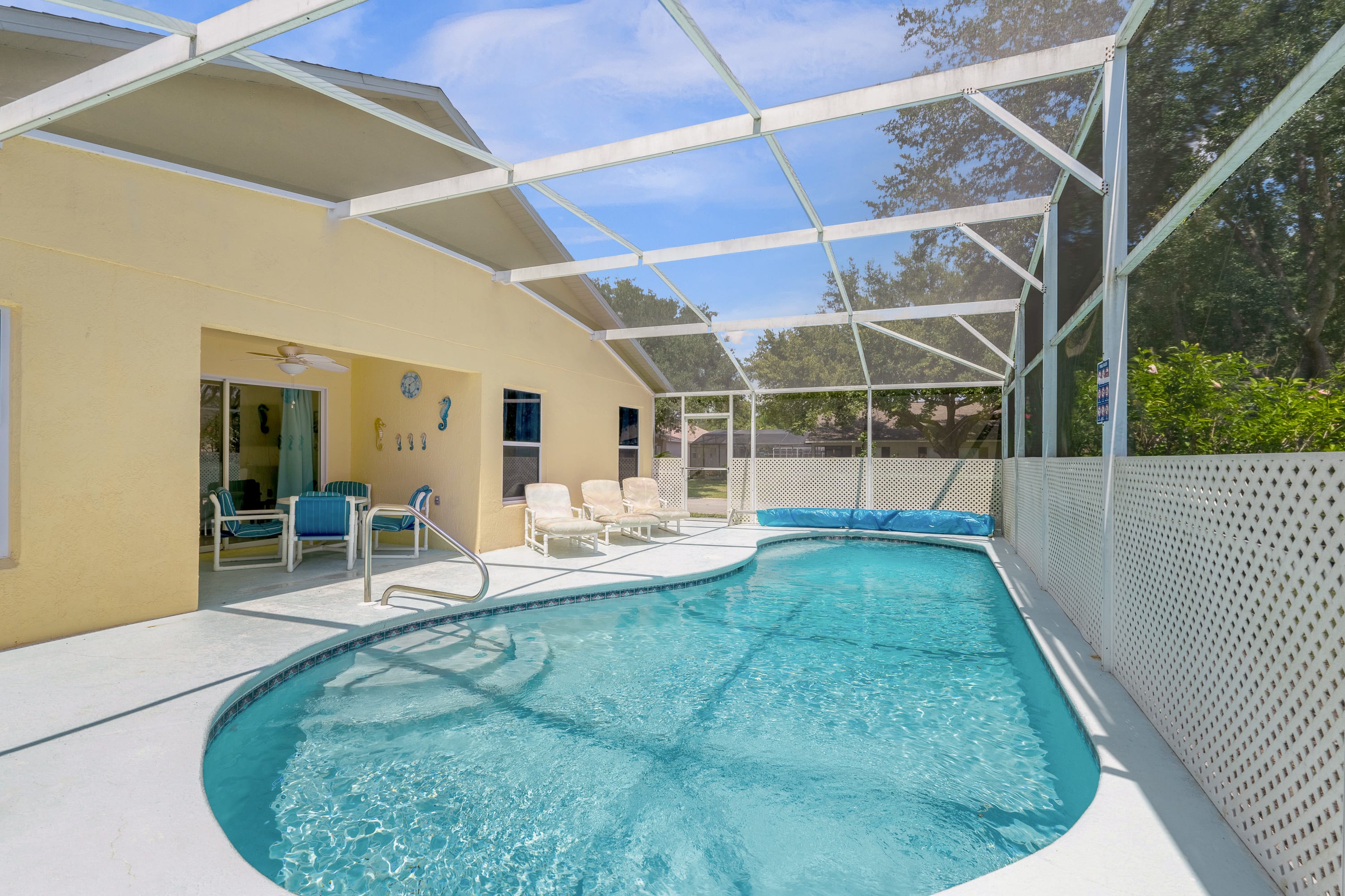 Upstay Family Home w Private Pool and Games