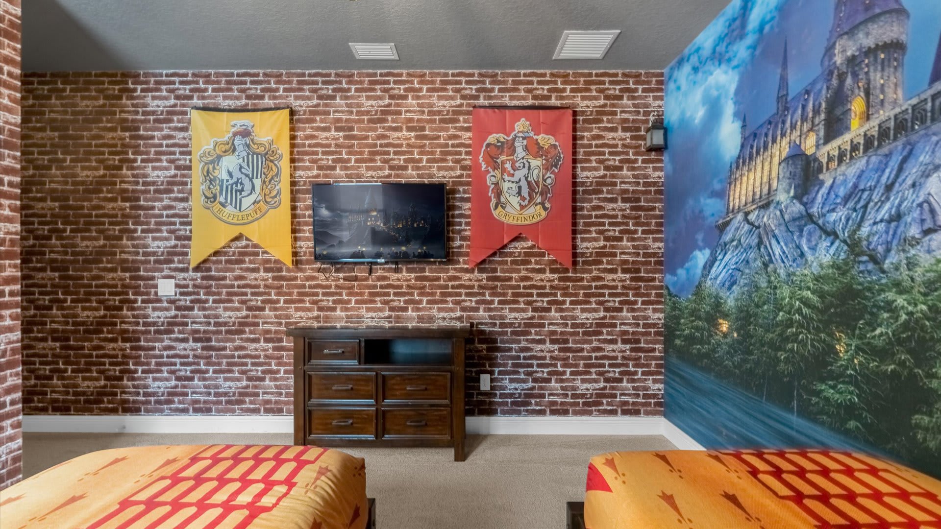 Step into a magical world with this enchanting Harry Potter-themed room, perfect for fans seeking a unique stay!