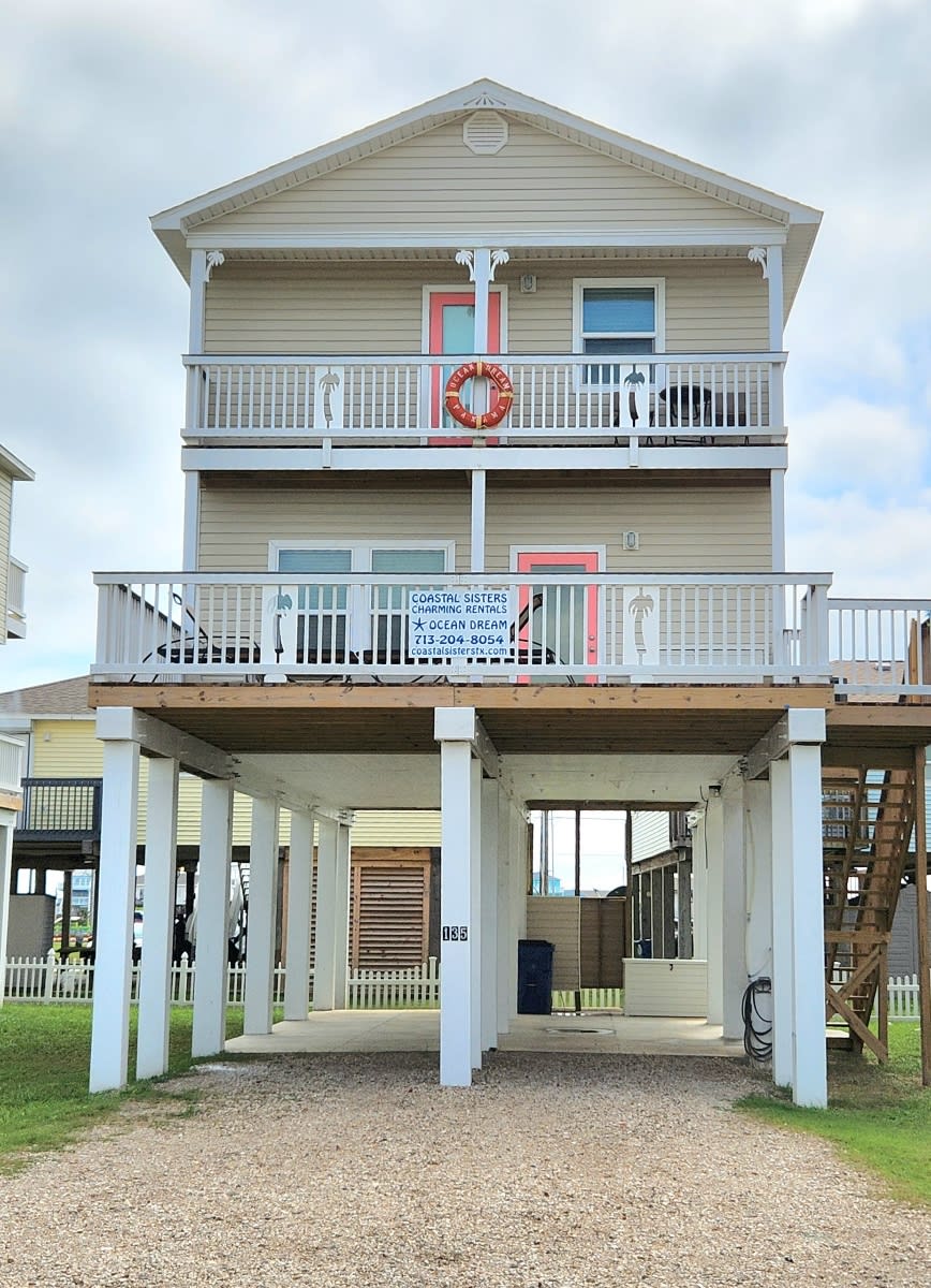 Ocean Dream - 3 Bedroom, Steps to Beach-Perfect for Families and Kids! — Surfside Beach, TX — vacation rental