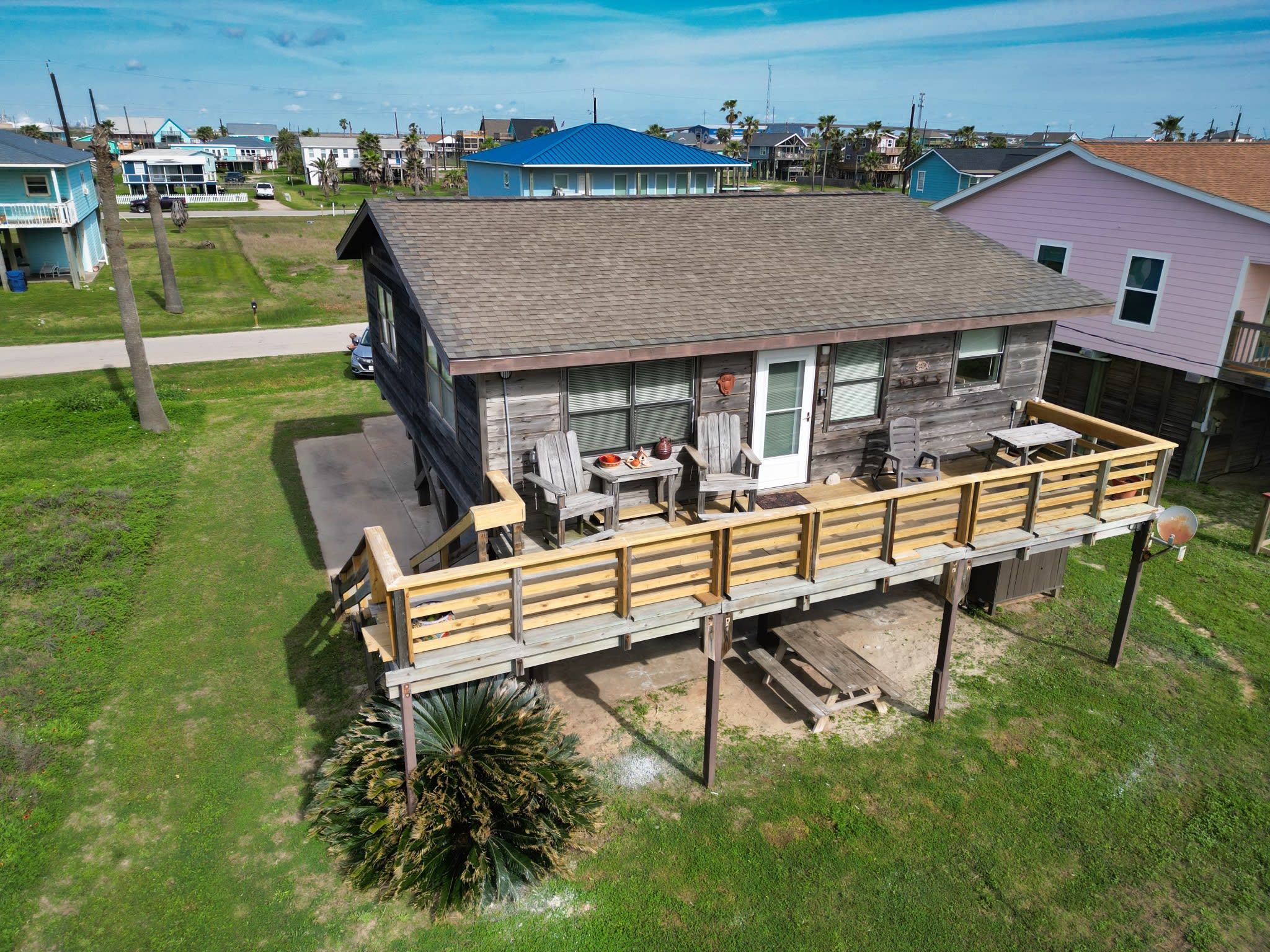 Alluring Windsong - Steps to Pedestrian Beach! — Surfside Beach, TX — vacation rental